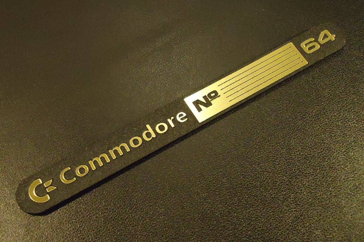 Commodore C64 GOLD Label / Sticker / Badge / Logo 11cm x 1,1cm [241c]