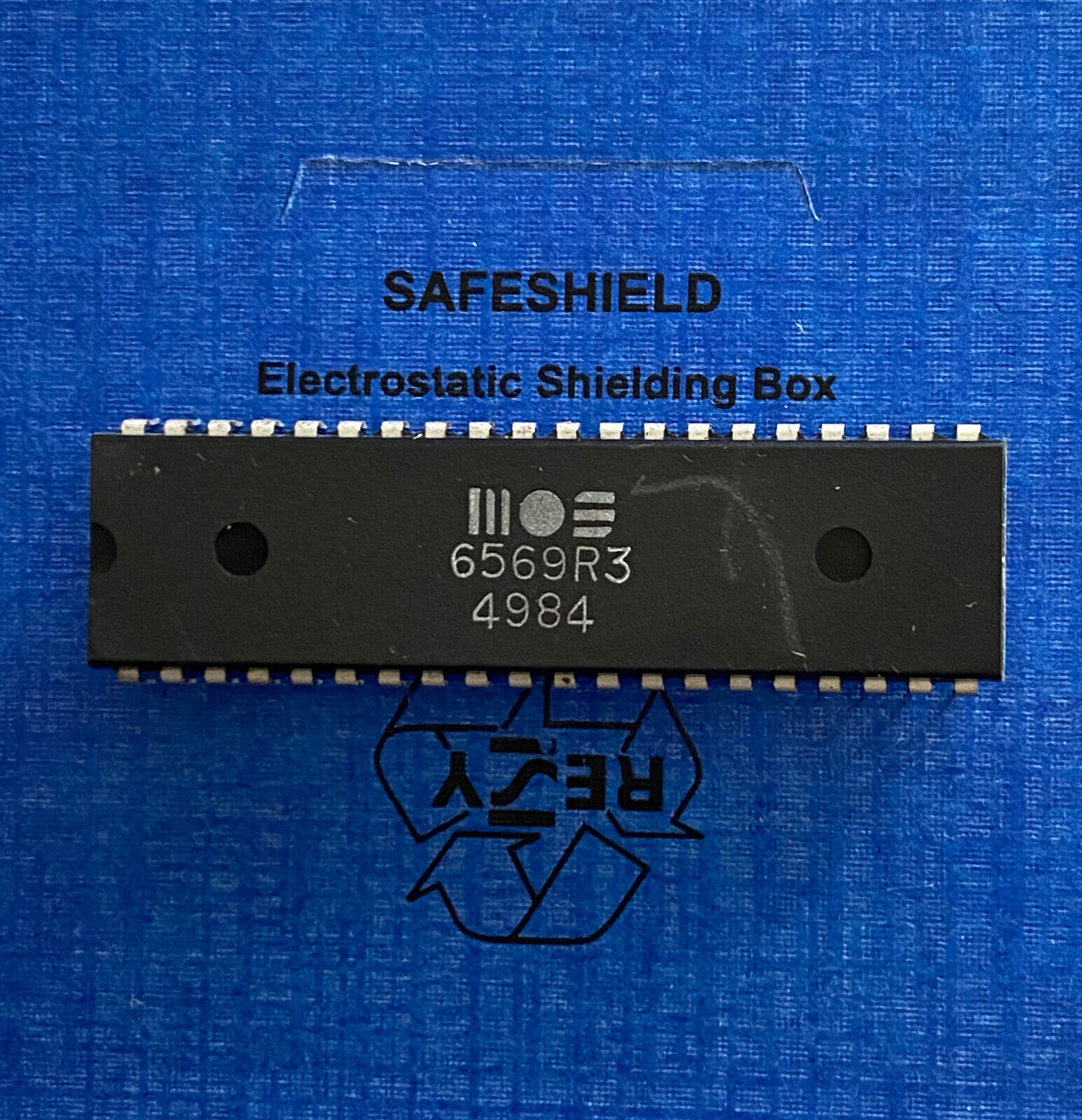 Mos 6569 R3 Vic Video Chip Ic for Commodore C64, SX64 / Mos 6569R3 P. Week: 49