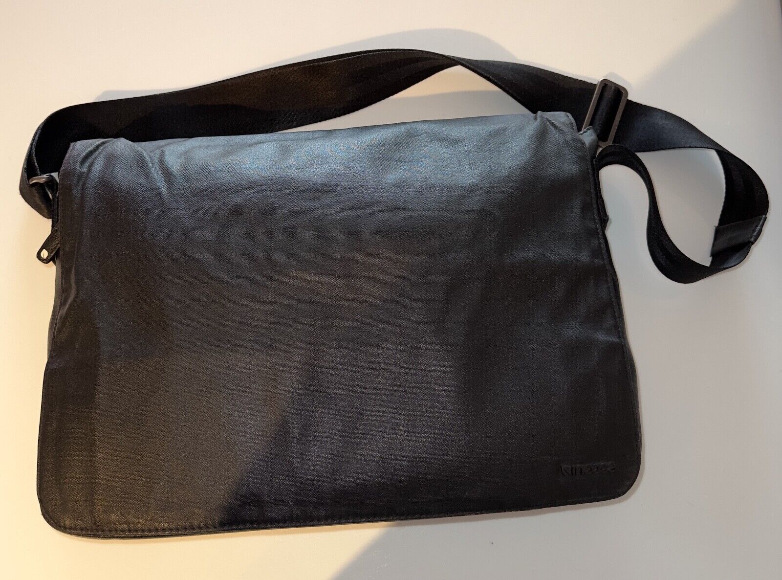 Incase Black Laptop Shoulder/Messenger Bag - Beautiful Condition