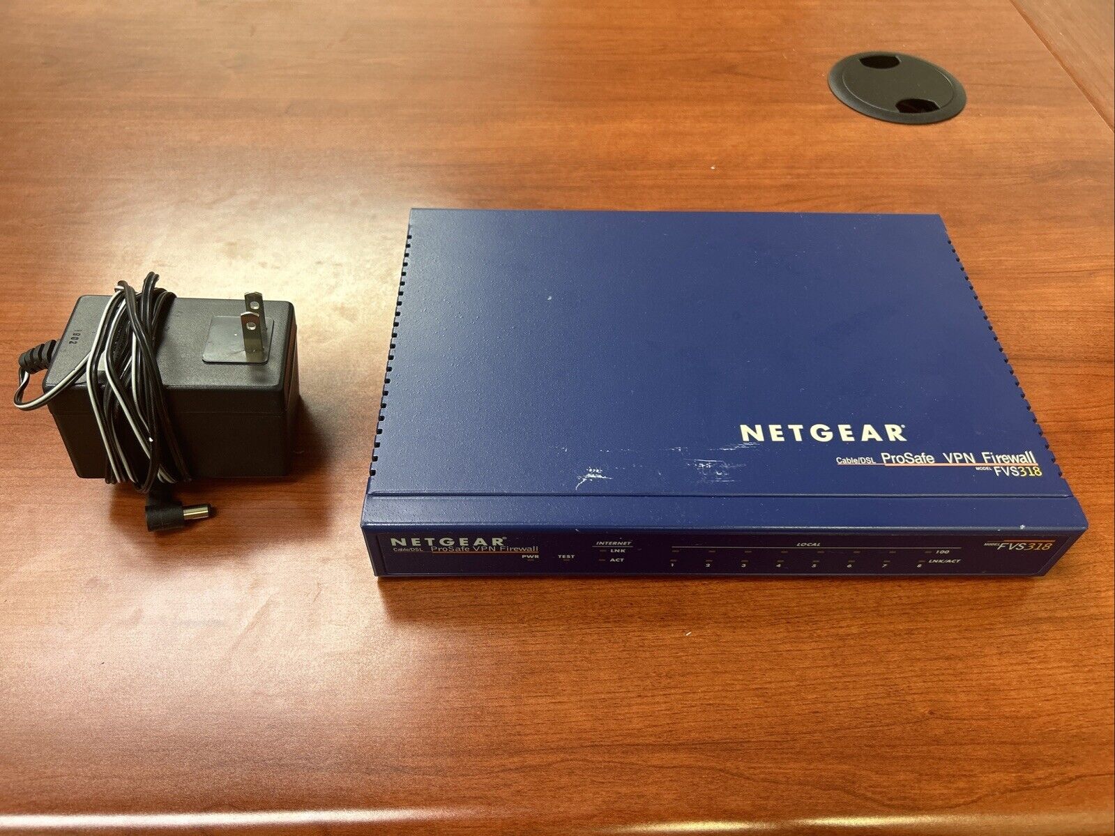NETGEAR FVS318 Cable/DSL ProSafe VPN Firewall  8-Port 10/100 Mbps Switch