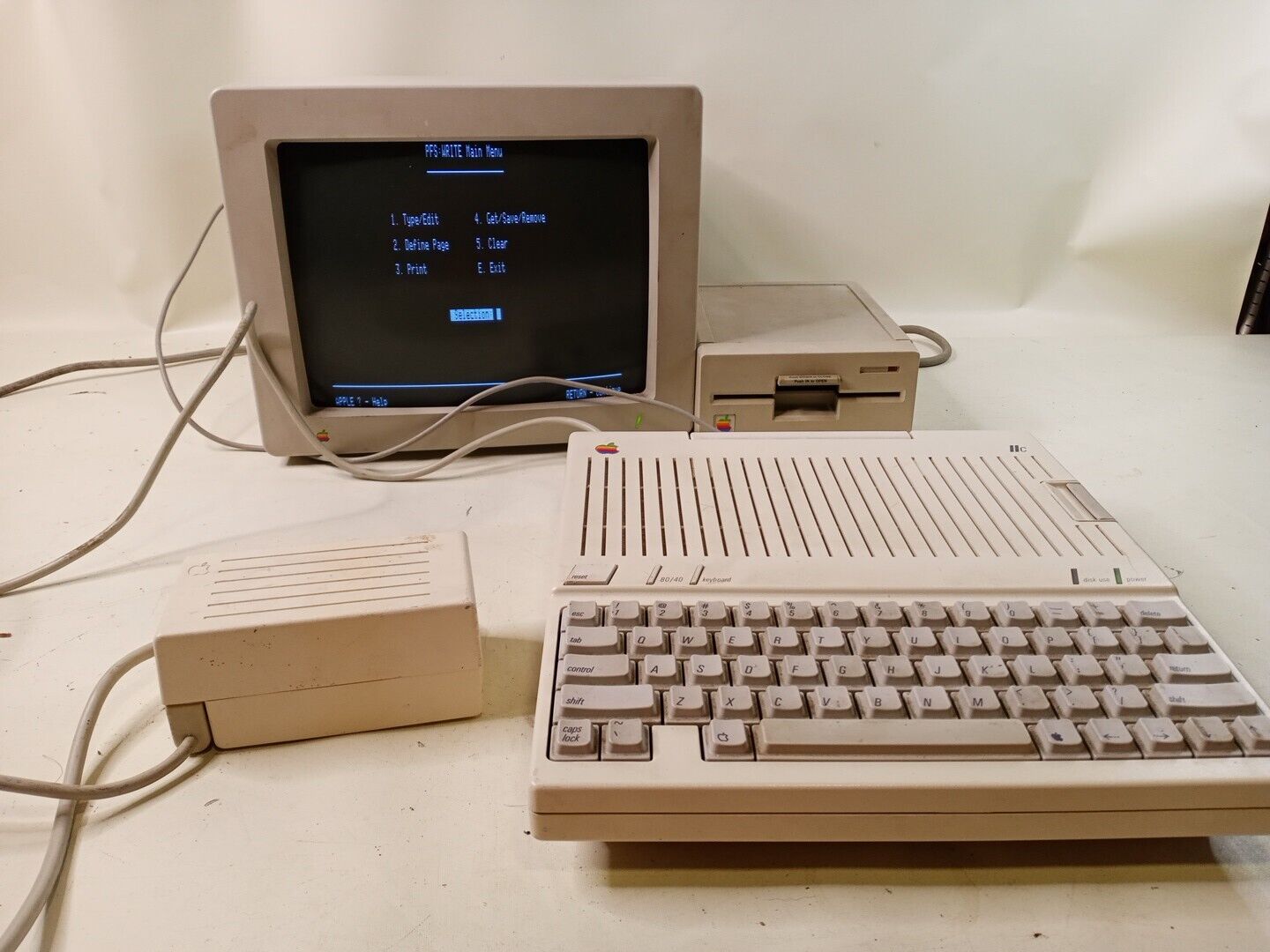 Apple IIC A2S4100 Keyboard With Monitor And Drive - Tested Works