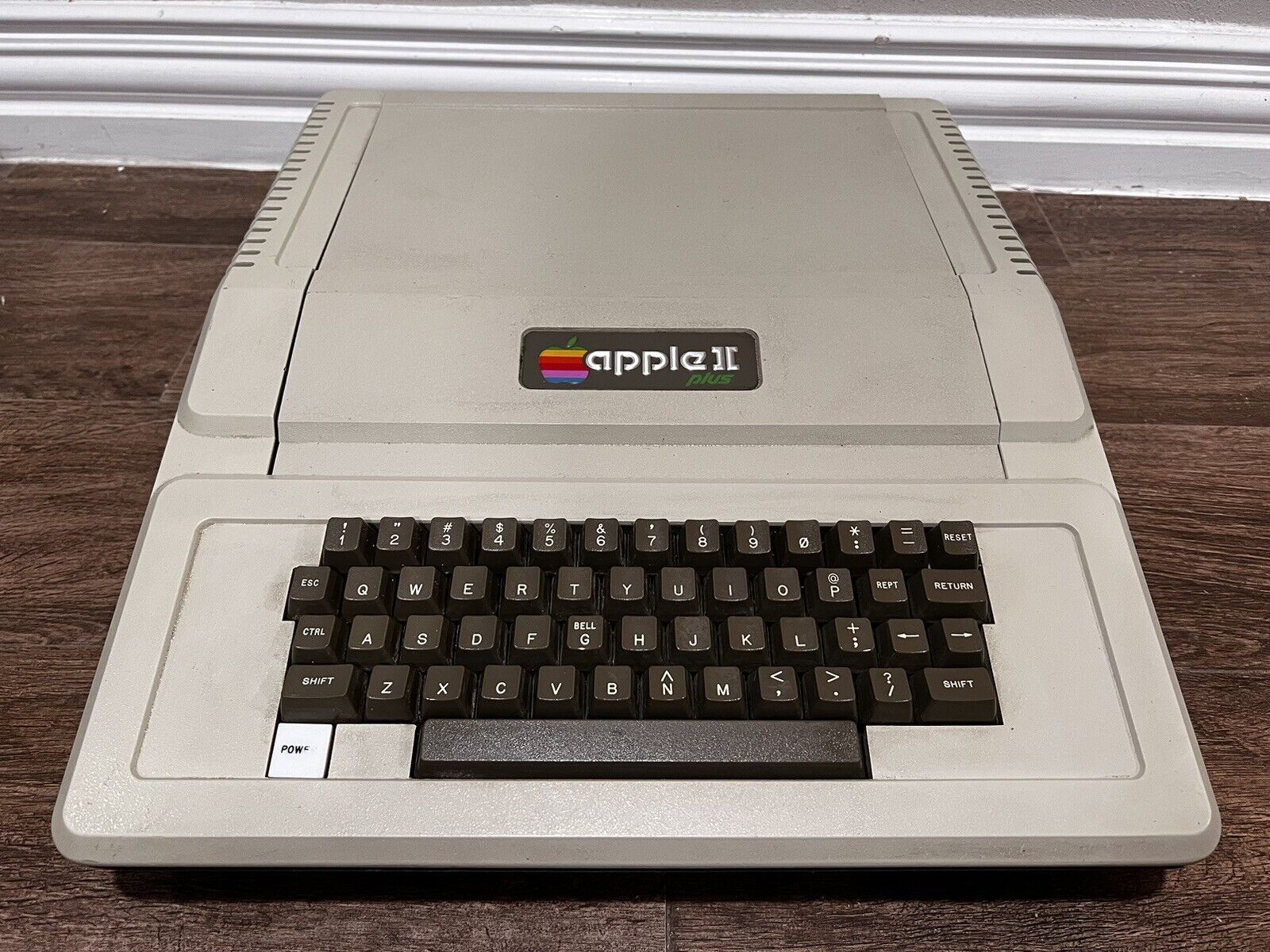 Vintage Apple II Plus 64KB A2S1048 Computer Tested Fully Working