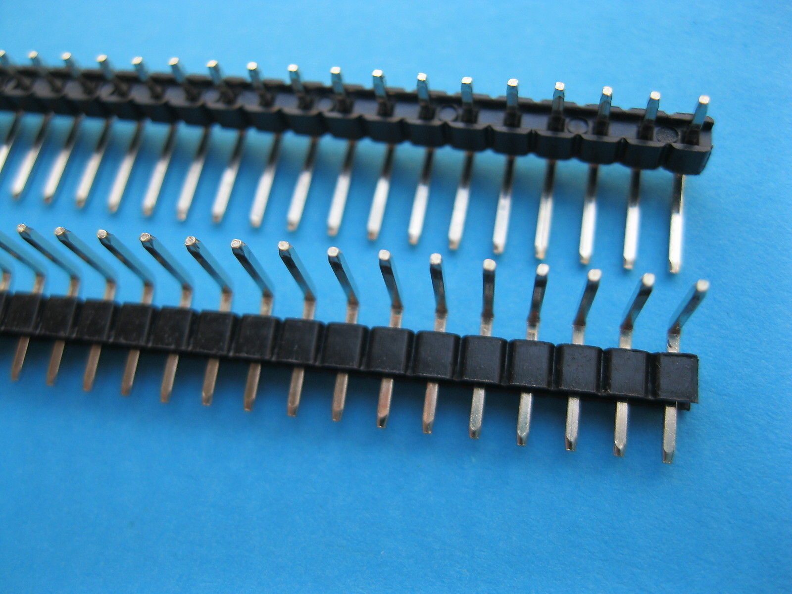 400 pcs 2.54mm 1x40 40pin Angle Breakable Pin Header Male Single Row Strip New