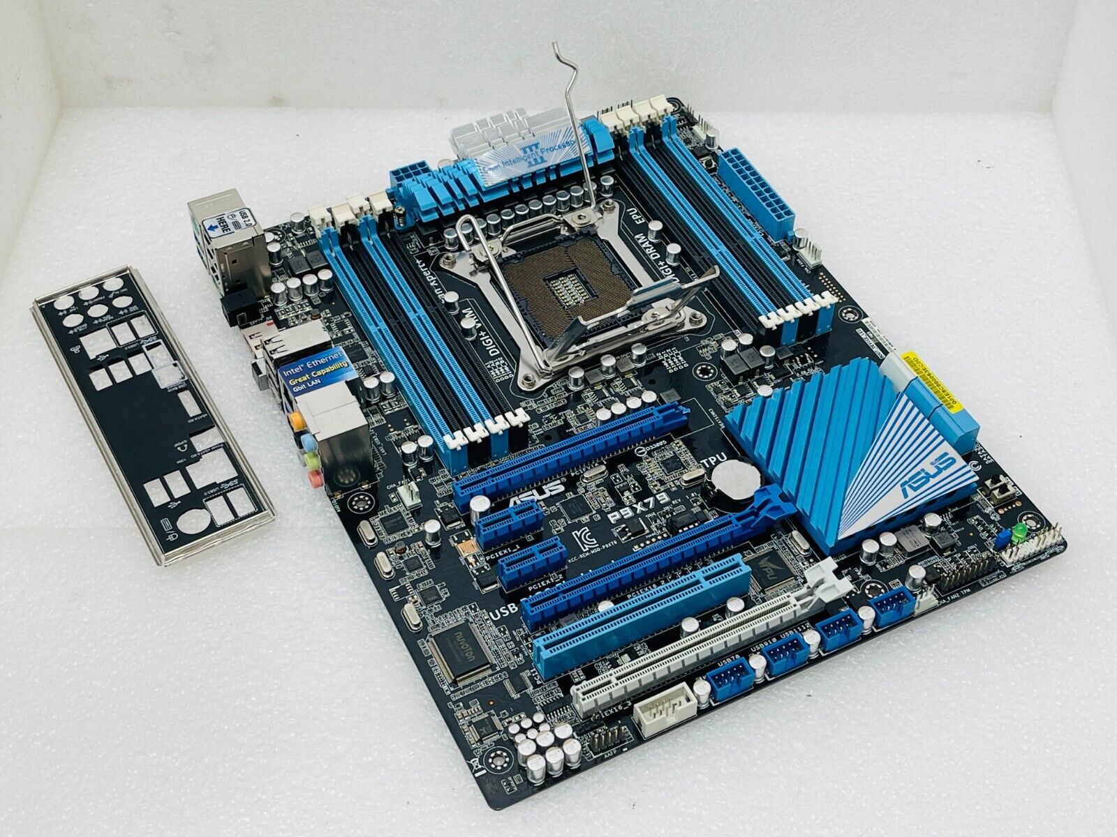 ASUS P9X79 LGA 2011 Intel X79 SATA 6Gb/s USB 3.0 ATX Intel Motherboard / USED