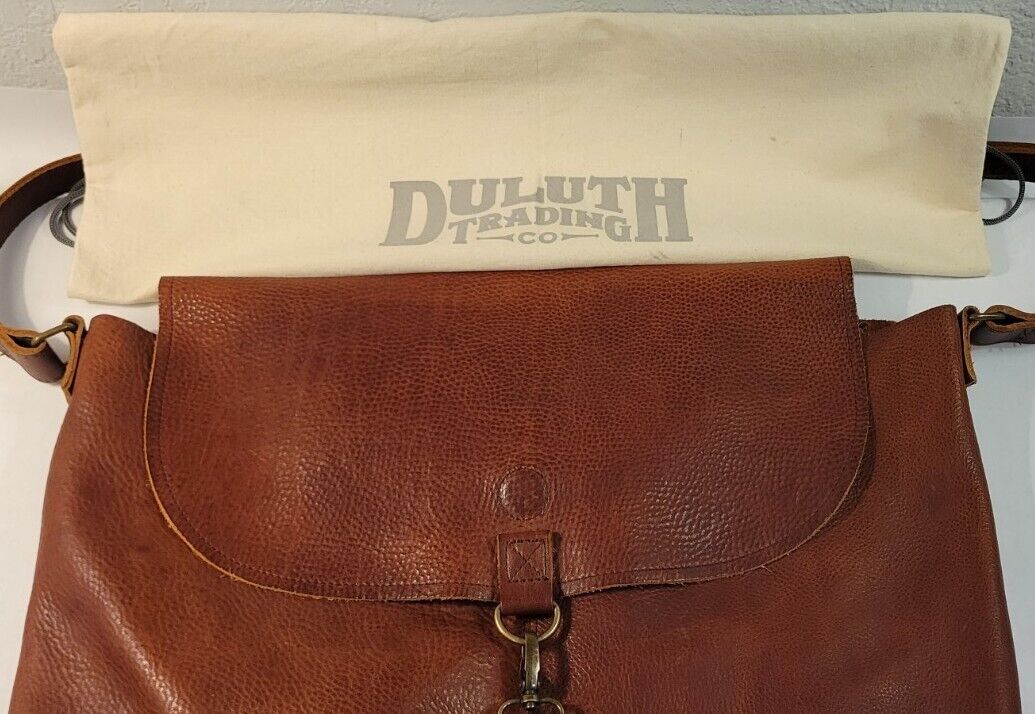 Duluth Trading Company Large Brown Pebbled Leather Messenger Bag Laptop Case EUC