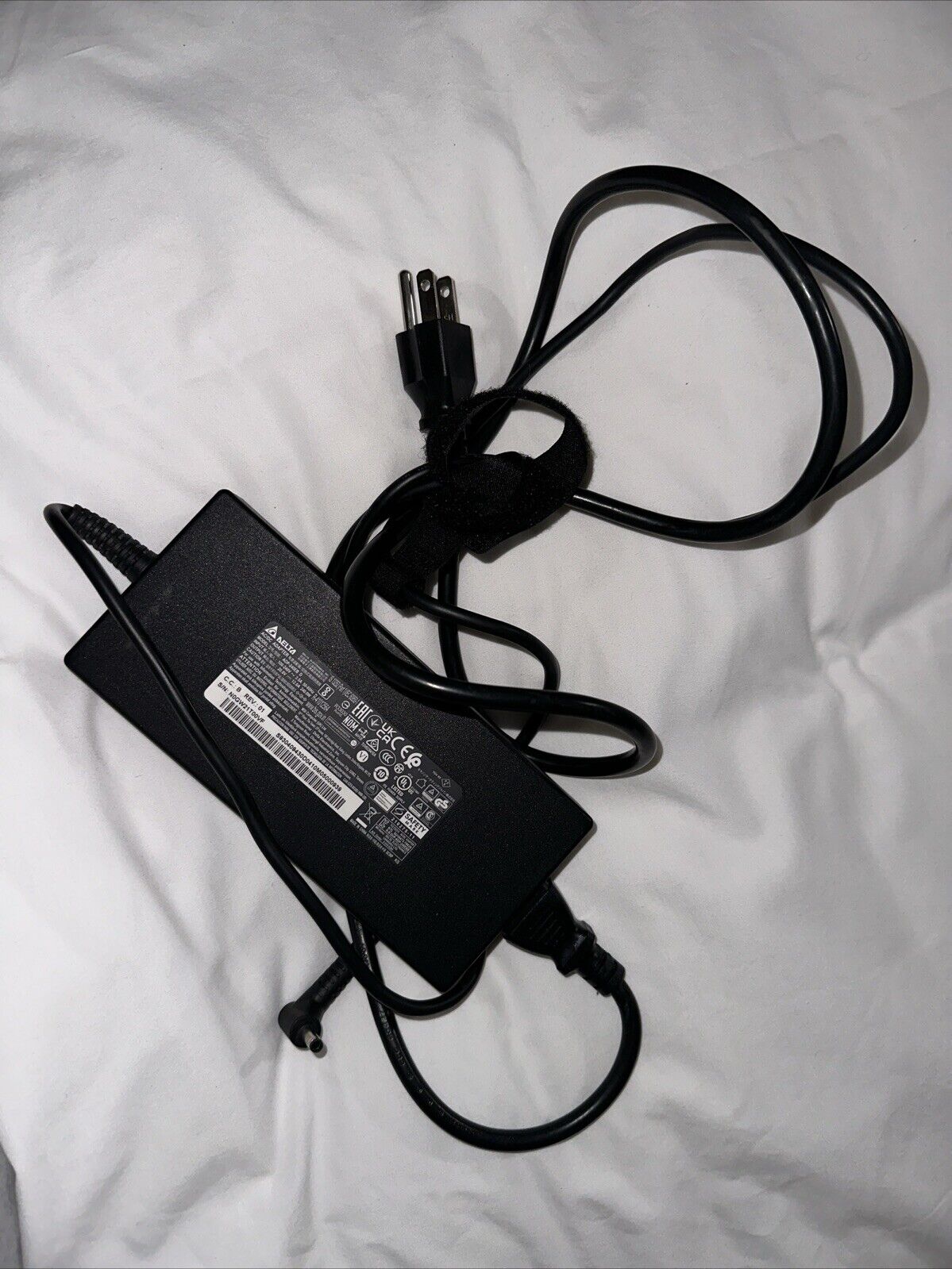 Genuine Delta 240W Charger Adapter for MSI 957-15CK1P-101 ADP-240EB D 4.5*3.0mm