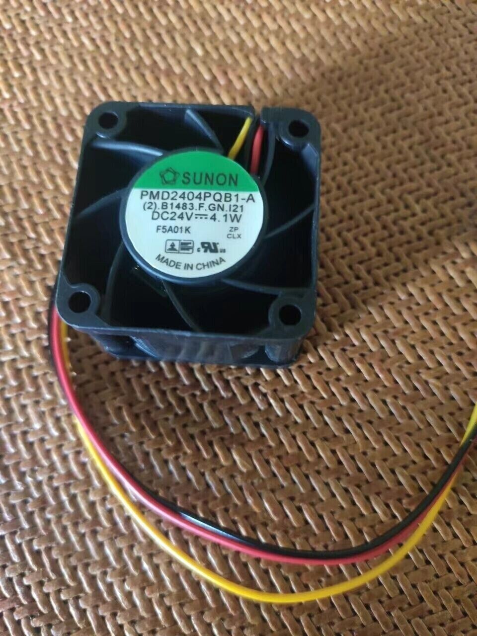 1 PCS SUNON Fan PMD2404PQB1-A DC24V 4.1W 4cm 40*28MM 3 wire inverter fan