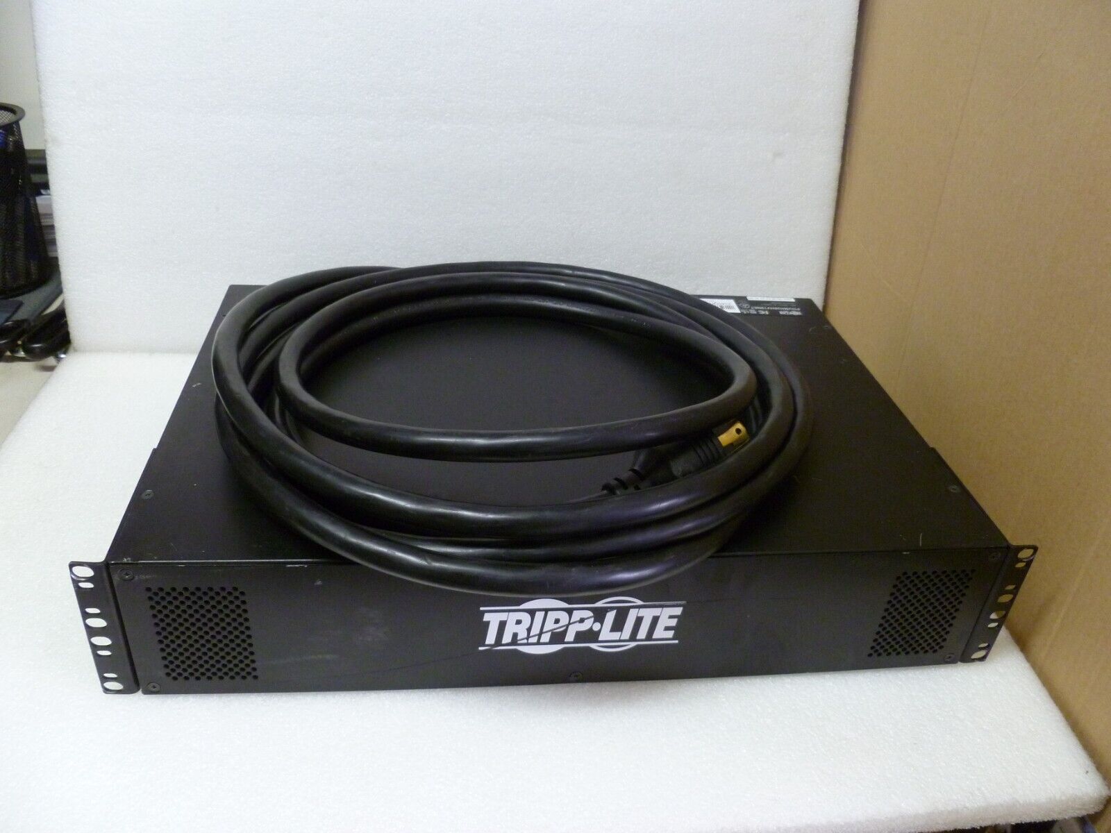 TRIPP-LITE PDUMH30HV19NET 208/230V 24A 50/60Hz Monitored Switched PDU