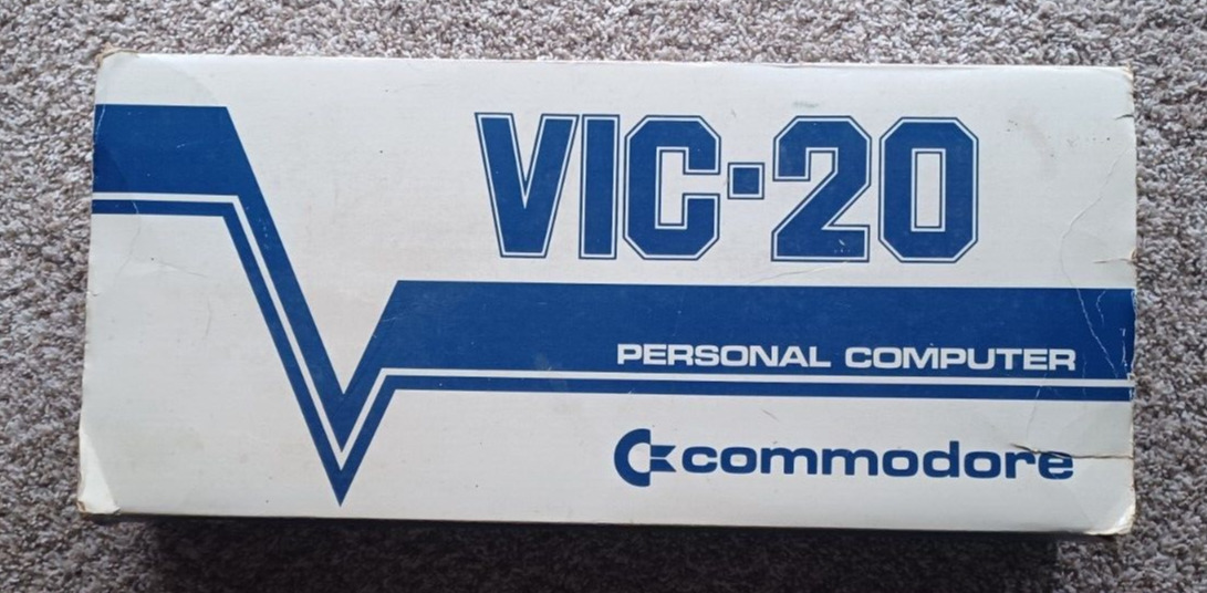 Rare early COMMODORE VIC 20 IN ORIGINAL BOX - Turns on - 7/81 - NO DISCOLORATION