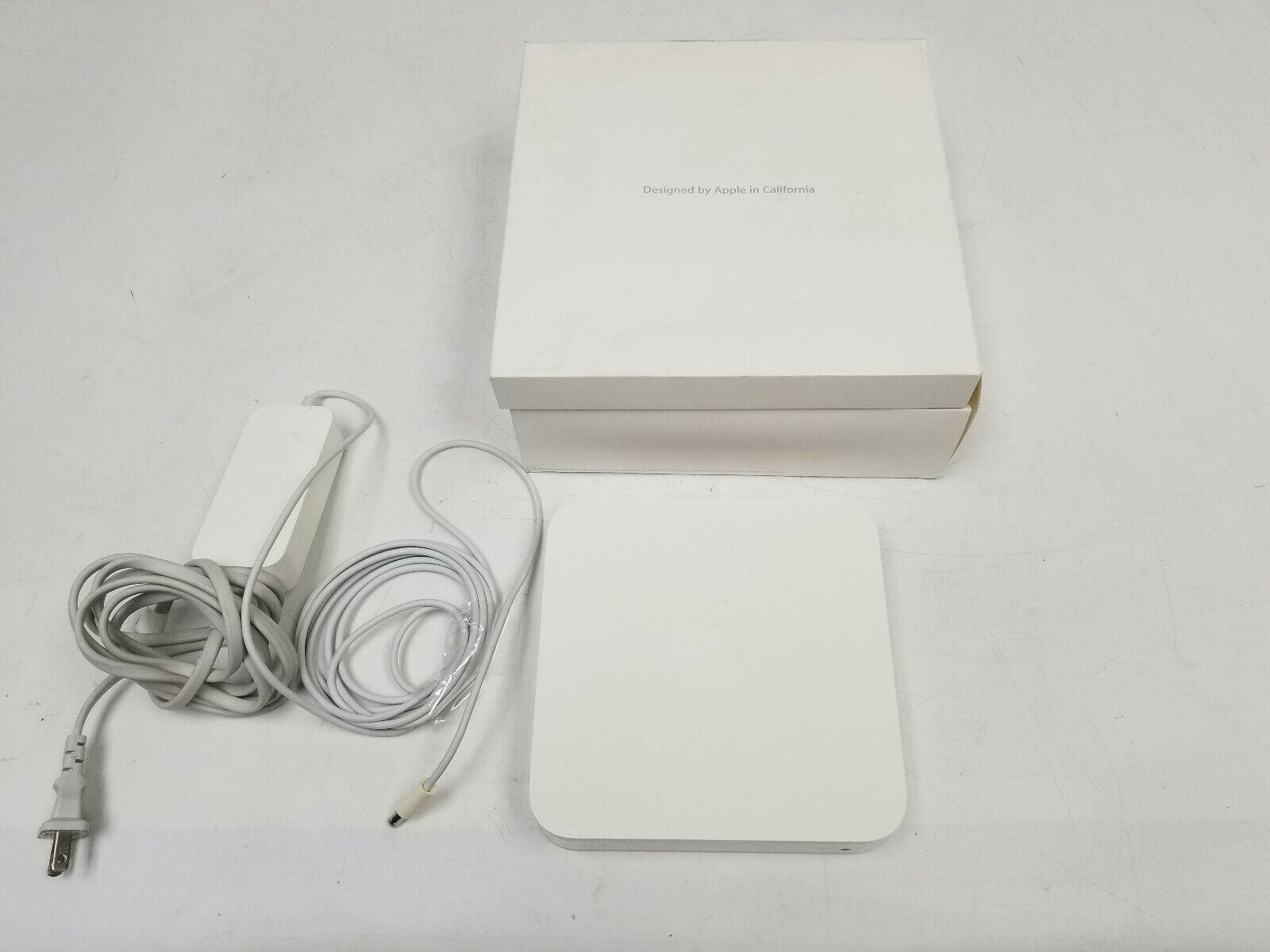 Apple A1354 AirPort Extreme Base Station Router w/ Power Adapter