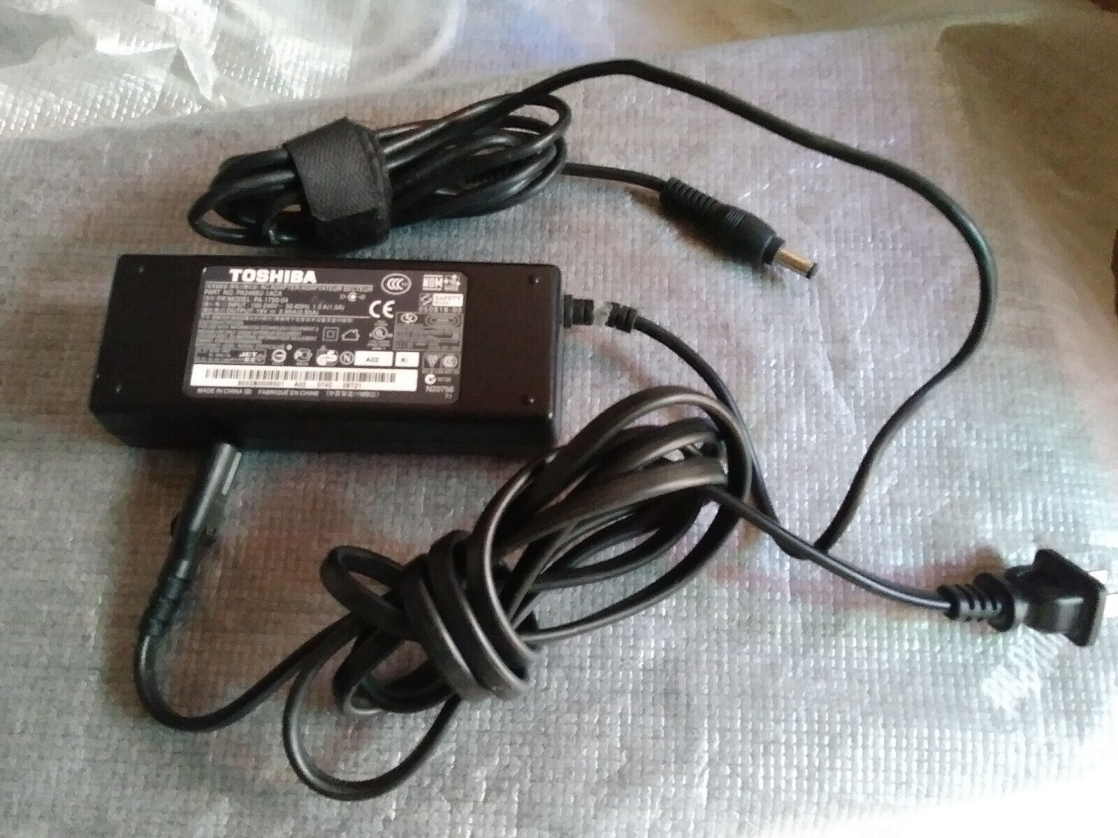 Genuine Toshiba Charger AC Adapter  PA-1750-04 PA3468U-1ACA COSMETIC ISSUE