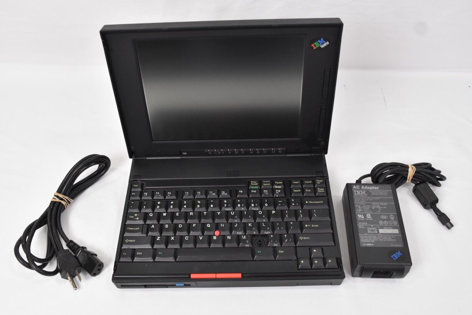Vintage IBM Thinkpad 750c Laptop Type 9545-306 486SL-33 4M No HD Parts / Repair