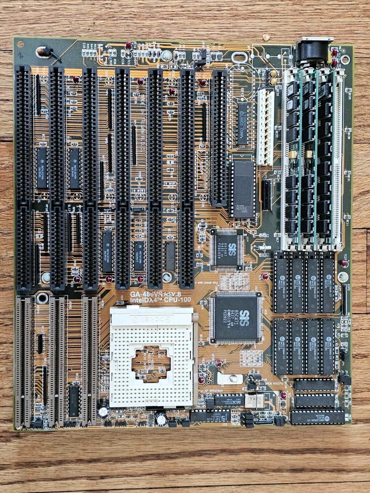 Rare Retro Vintage Gigabyte GA-486VS Rev 8 AT VLB Motherboard DX4 CPU-100 Clean