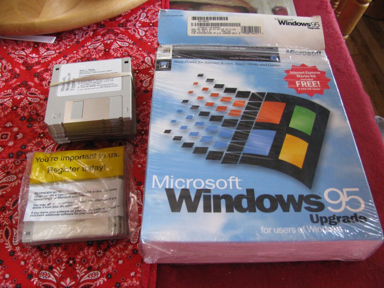 Vintage Microsoft Windows 95 Upgrade Software 3.5 Floppy Disks 13 Disk W/box