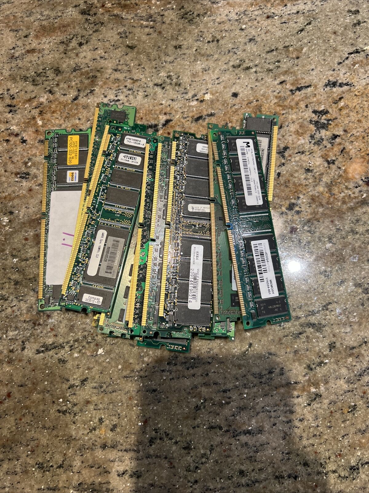 Lot of 18 -  DDR3 RAM