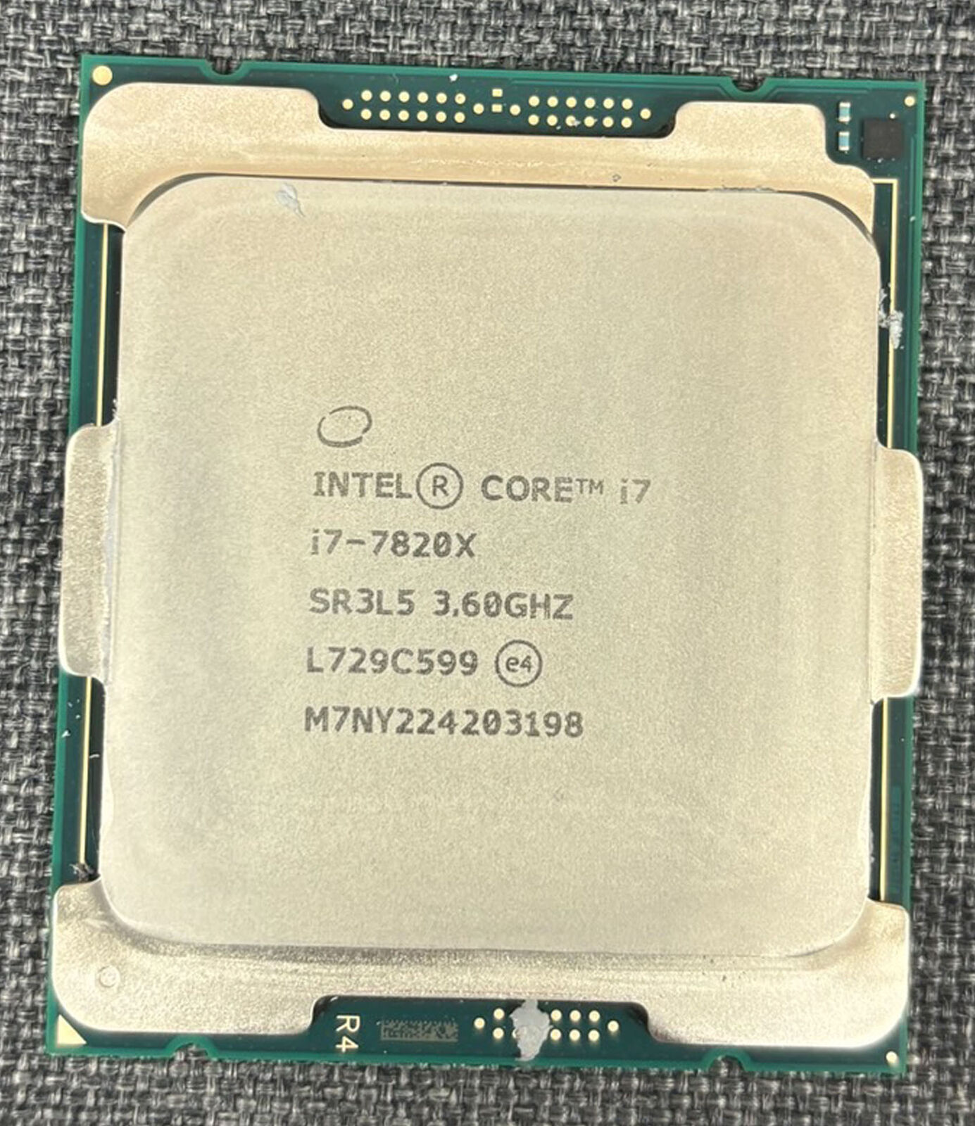 Intel Core i7-7820X 8-core 16 Threads 11MB 140W 3.60GHz LGA-2066 CPU processor