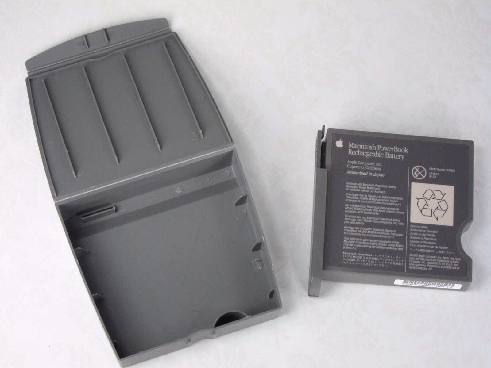 Apple Macintosh PowerBook Model: M5654 Rechargeable Battery & Case OEM Original