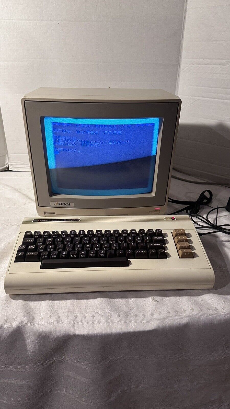 WORKING Vintage Commodore Vic-20 Computer Rose Gold Label CLEAN