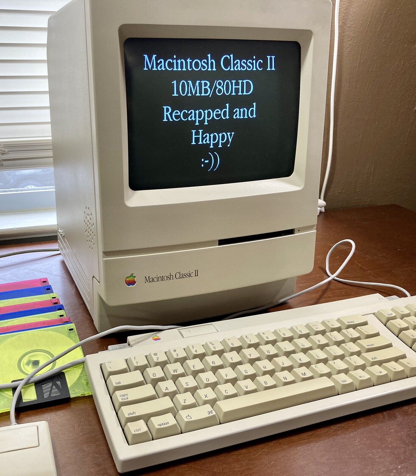 MACINTOSH CLASSIC II 2 RECAPPED KEYBOARD MOUSE VINTAGE MAC APPLE COMPUTER Works
