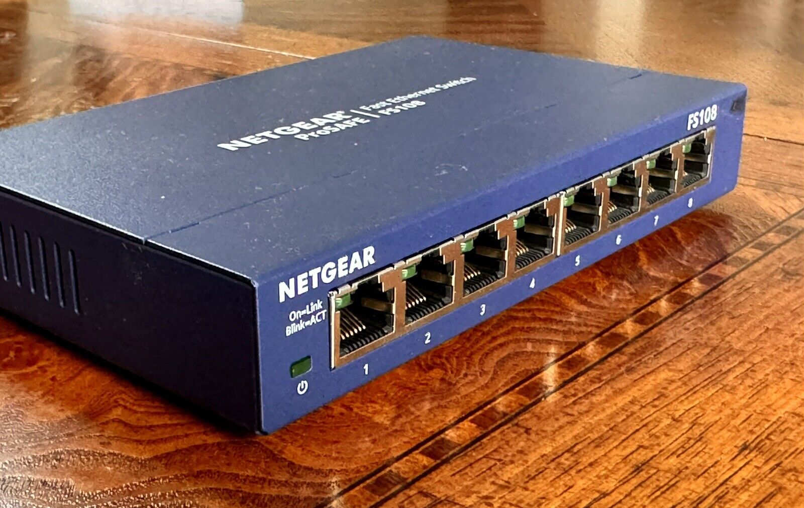 NETGEAR  ProSafe (FS108v3) 8-Port 10/100 Fast Ethernet Switch