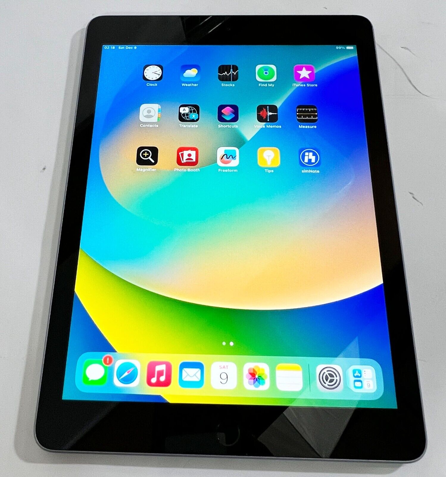 Apple iPad 5th Generation A1822 128GB, 9.7in - Space Gray- Unlocked
