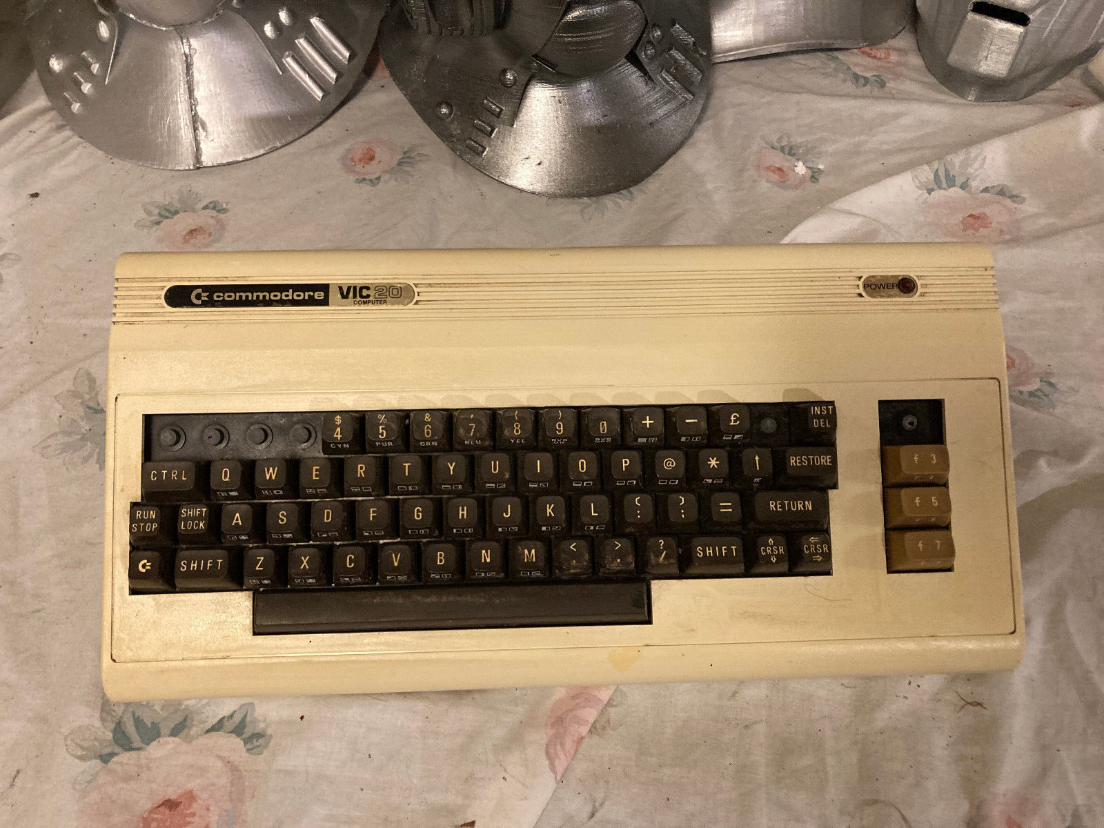 Late production Commodore VIC-20 Personal Computer Keyboard round DIN power port