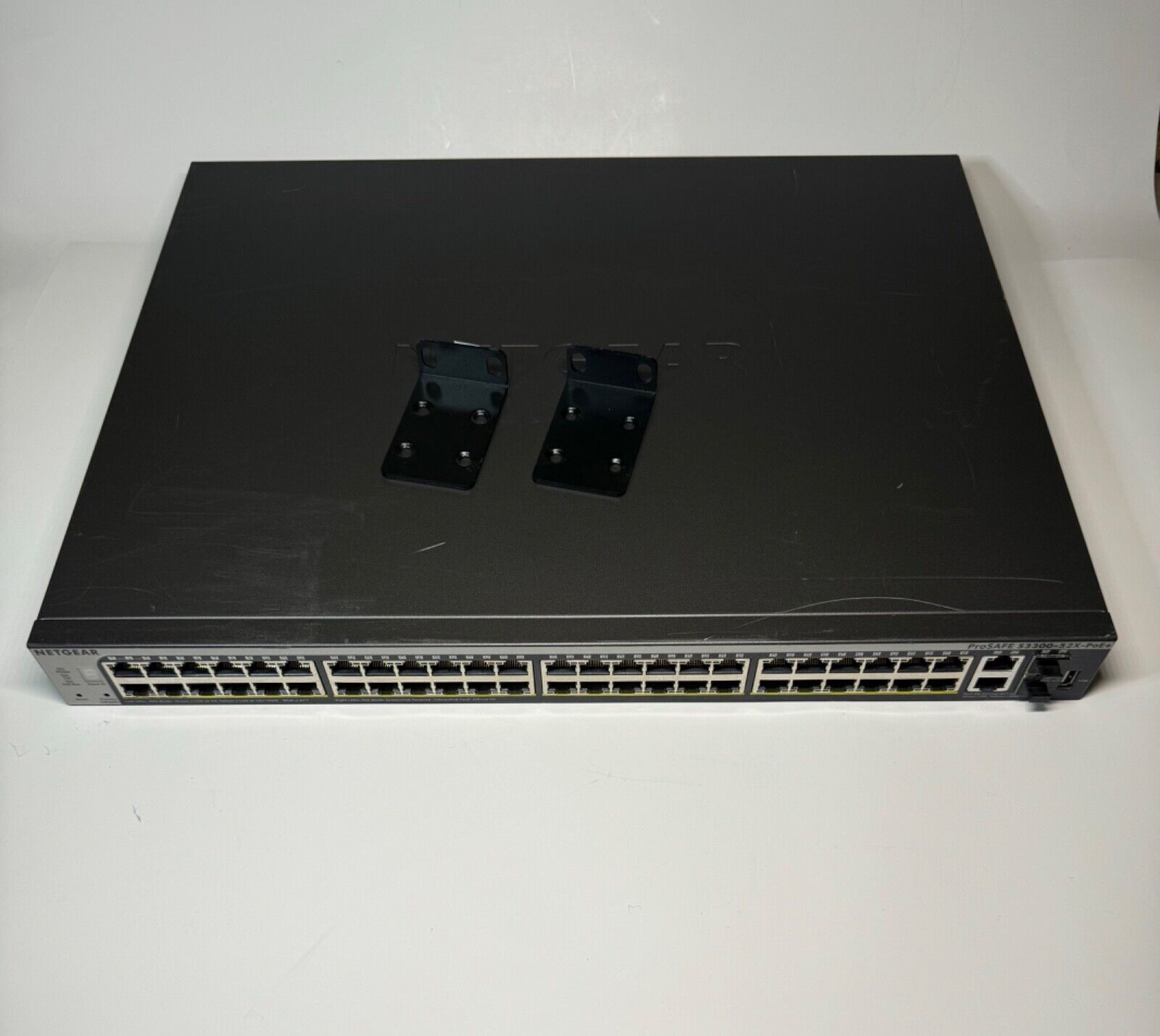 NetGear ProSafe S3300-52X-PoE+ 48 Port Gigabit Stackable Network Switch W mounts