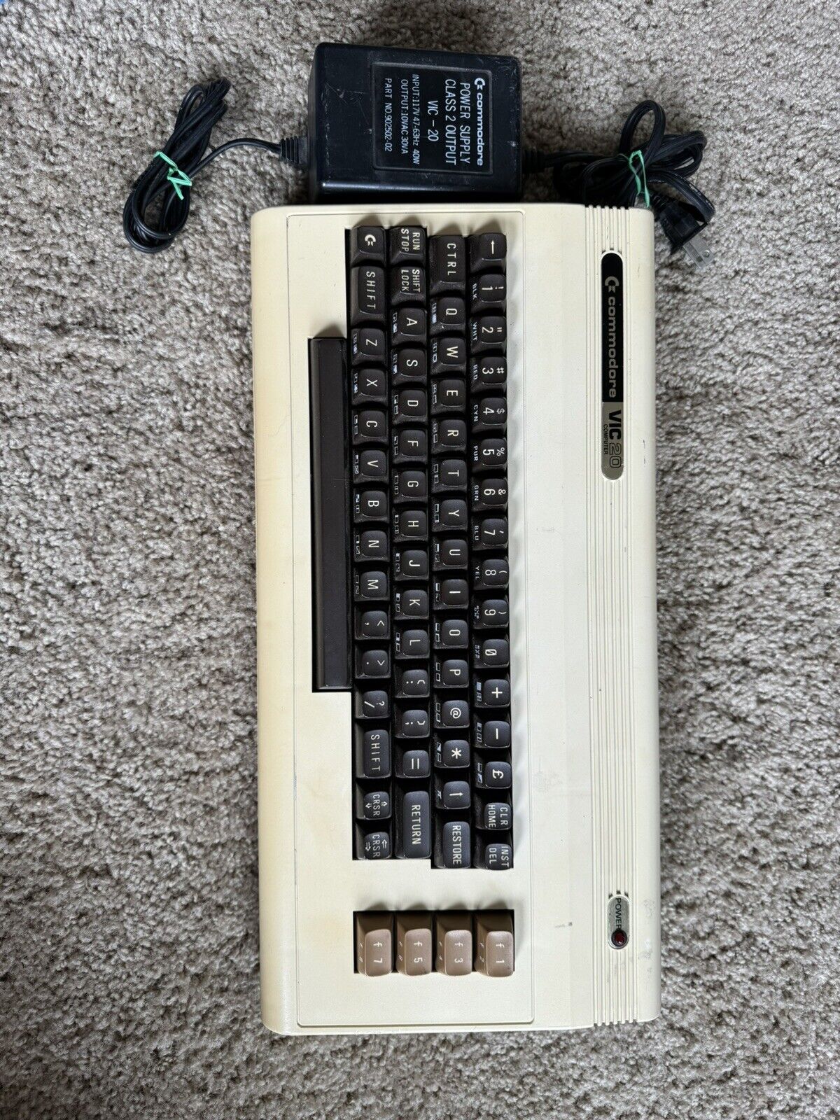 Commodore Vic 20 Computer Rare Early Model With 2 Pin Power And Gold Label