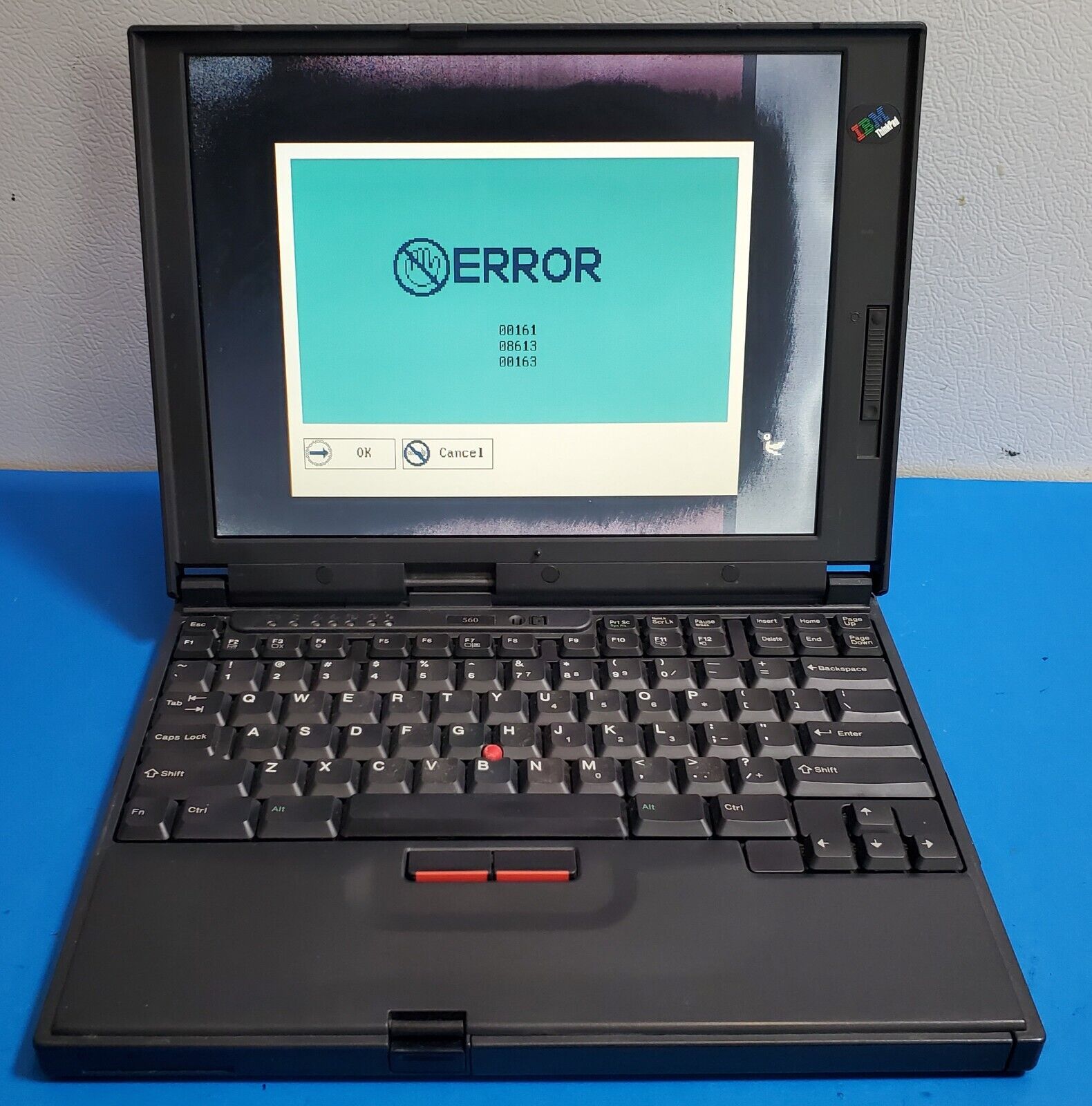 Vintage IBM Thinkpad 560 Type 2640 Laptop - Powers on - Sold As Is