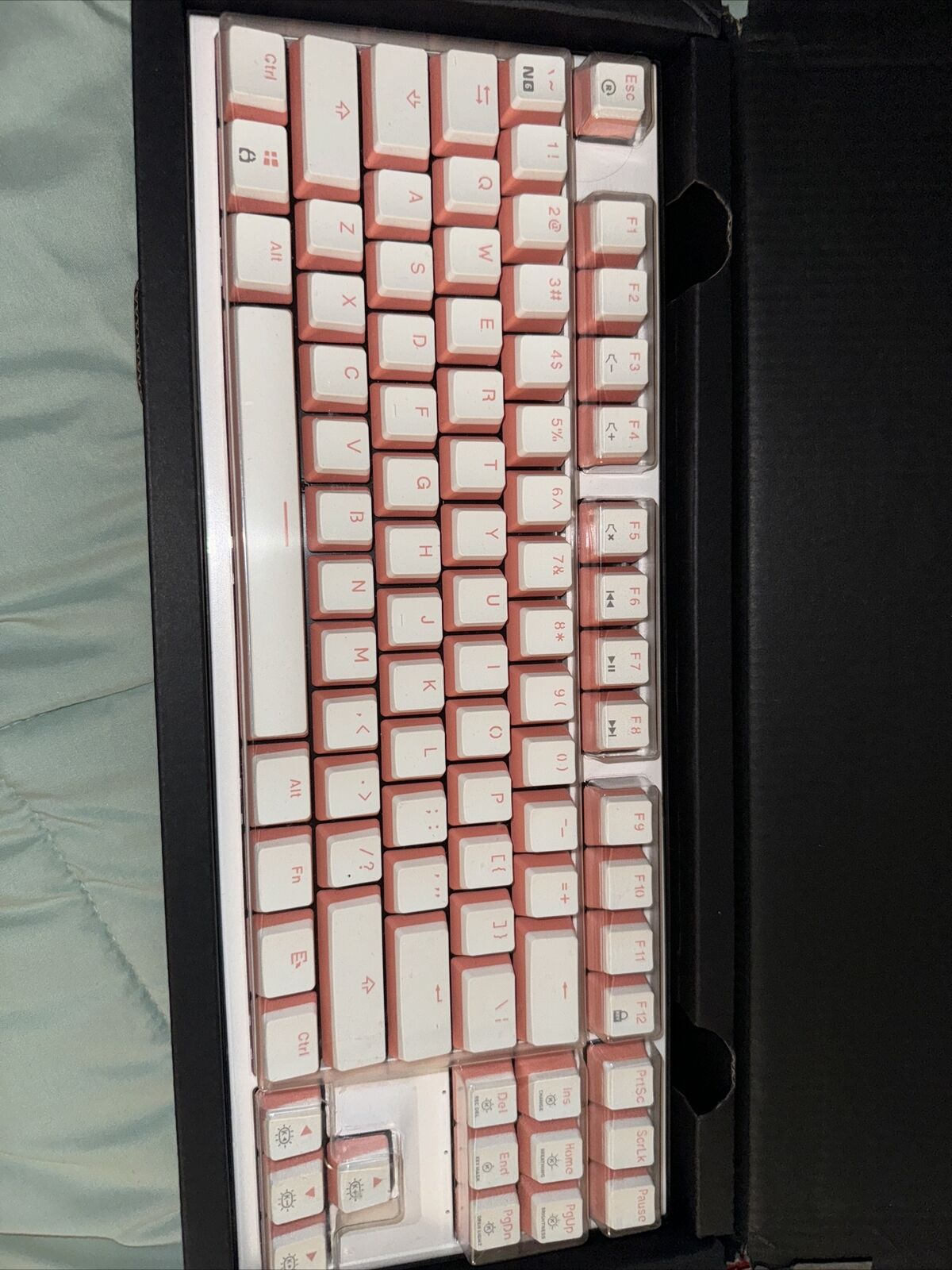Hexgears X3 Pink/white Gold Box Switch Kailh