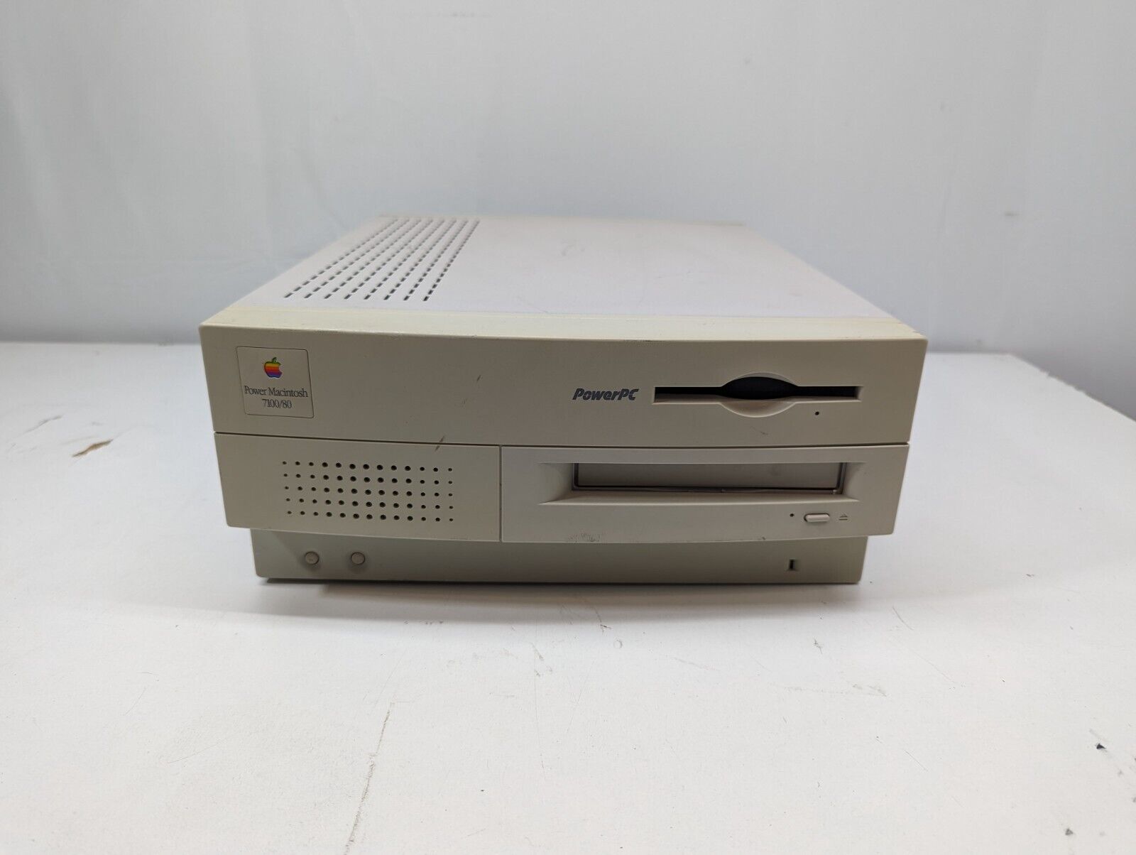 VINTAGE Apple Power Macintosh 7100/80 - Boot tested only, NO HDD