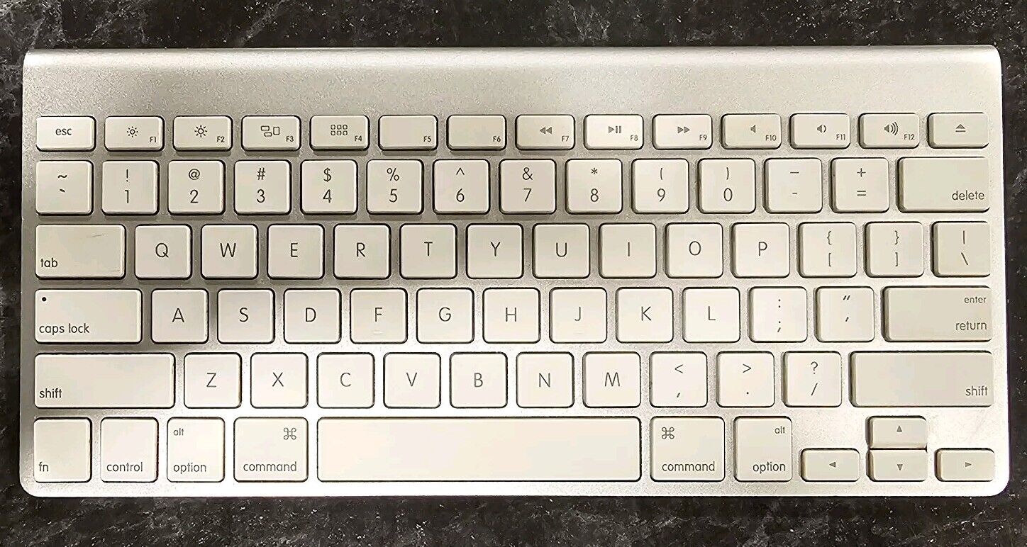 Apple Wireless Keyboard Model A1314 - Pre Owned Works Perfectly 🔥