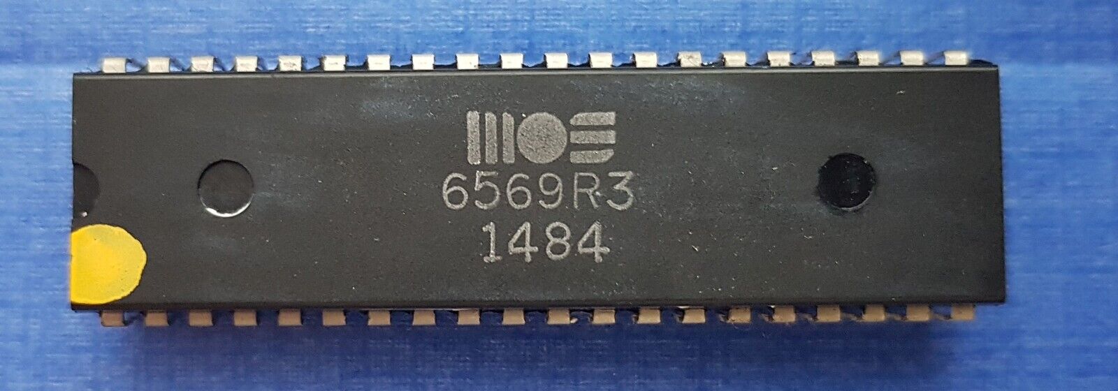MOS 6569R3 | MOS 6569 R3 VIC II PAL Video Chip for Commodore 64 Genuine Part