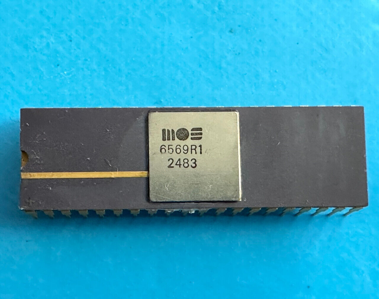 6569R1 Vic Video Chip Ic for Commodore C64, SX64, Ceramic Gold, Works #24 83