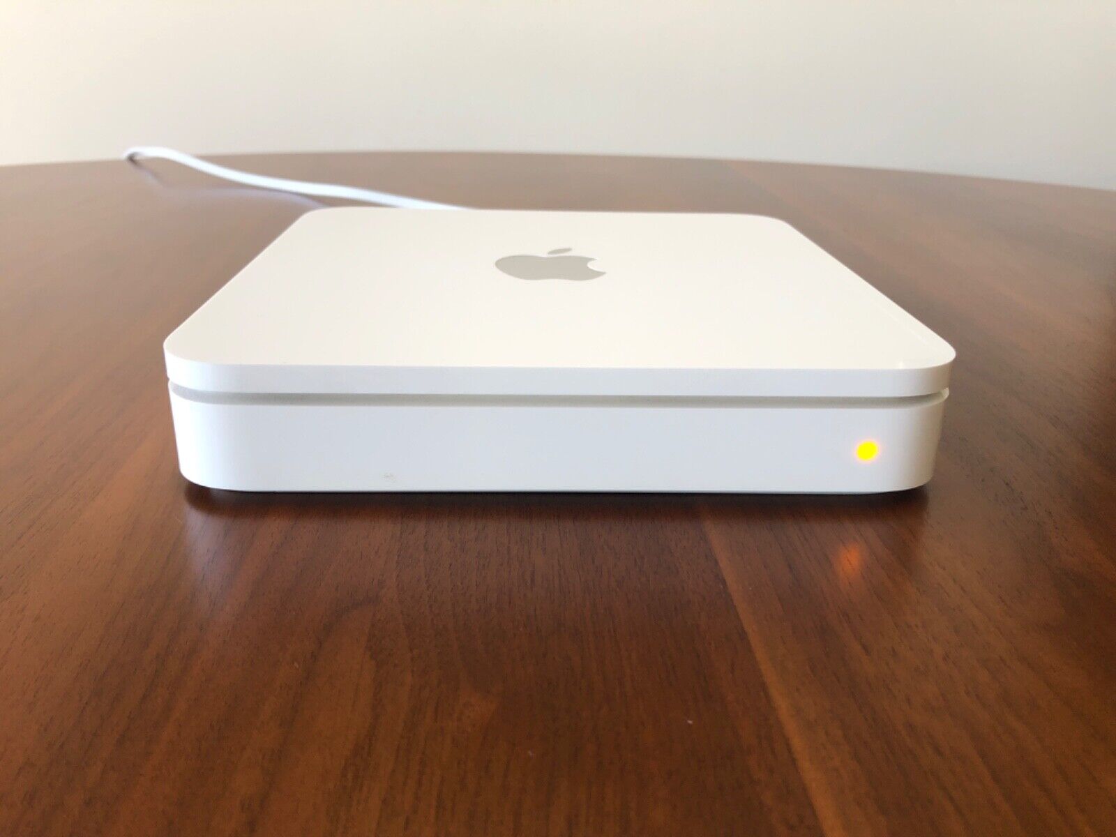 Apple AirPort Time Capsule 3rd Generation 802.11n Wi-Fi 1TB Router + Wall Mount