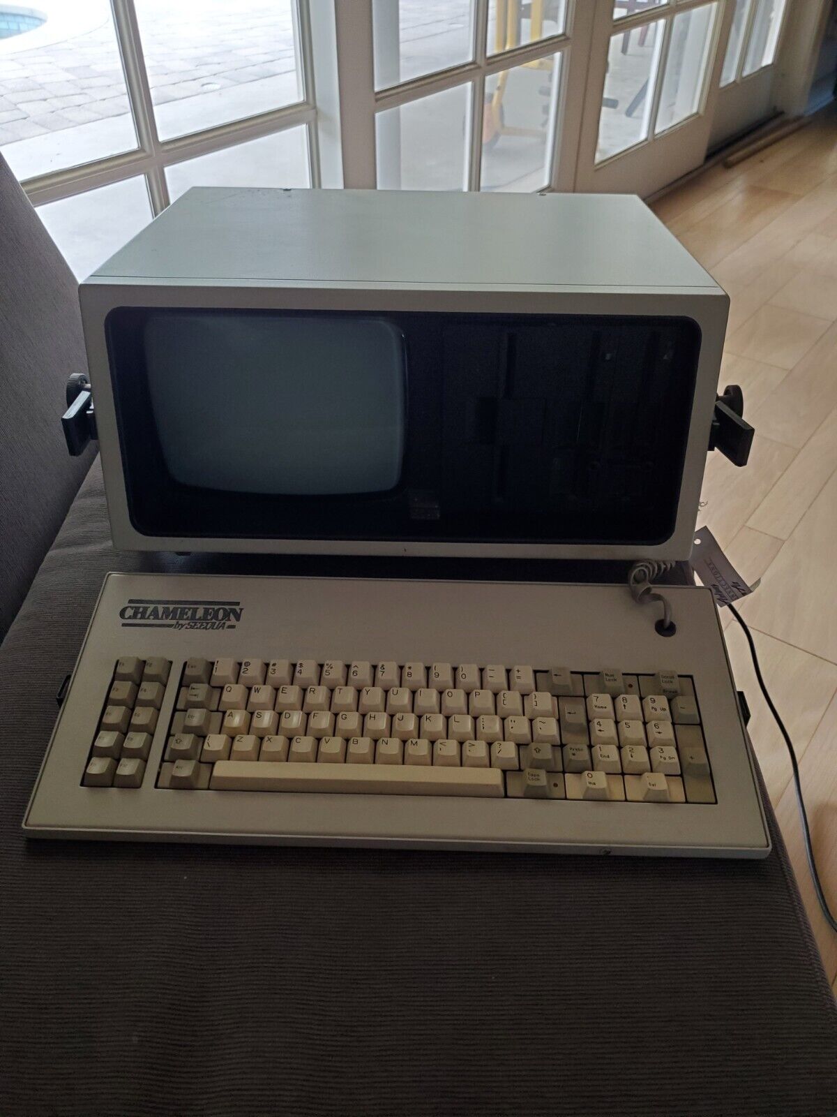 RARE Vintage Seequa Chameleon Luggable 8088 DOS Computer
