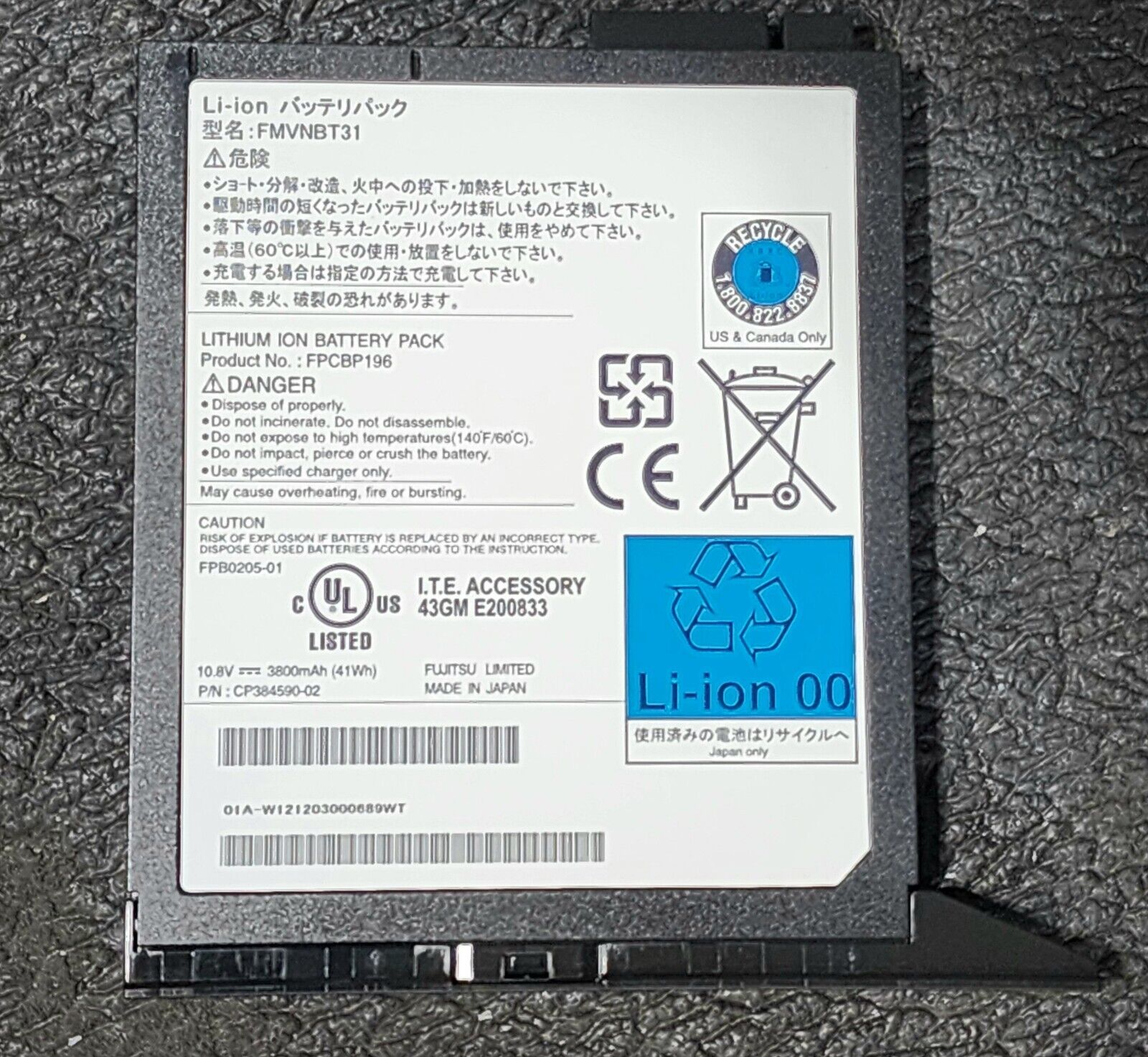GENUINE OEM Fujitsu LifeBook T731 T730 Battery 10.8V 3800mAh 41Wh CP384590-02