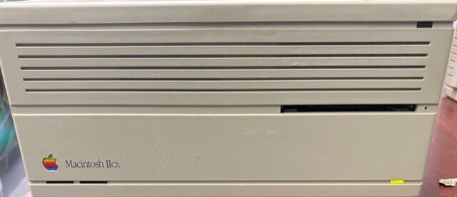 VINTAGE Apple MacIntosh IIcx Vintage Desktop Computer M5650 PLS READ..