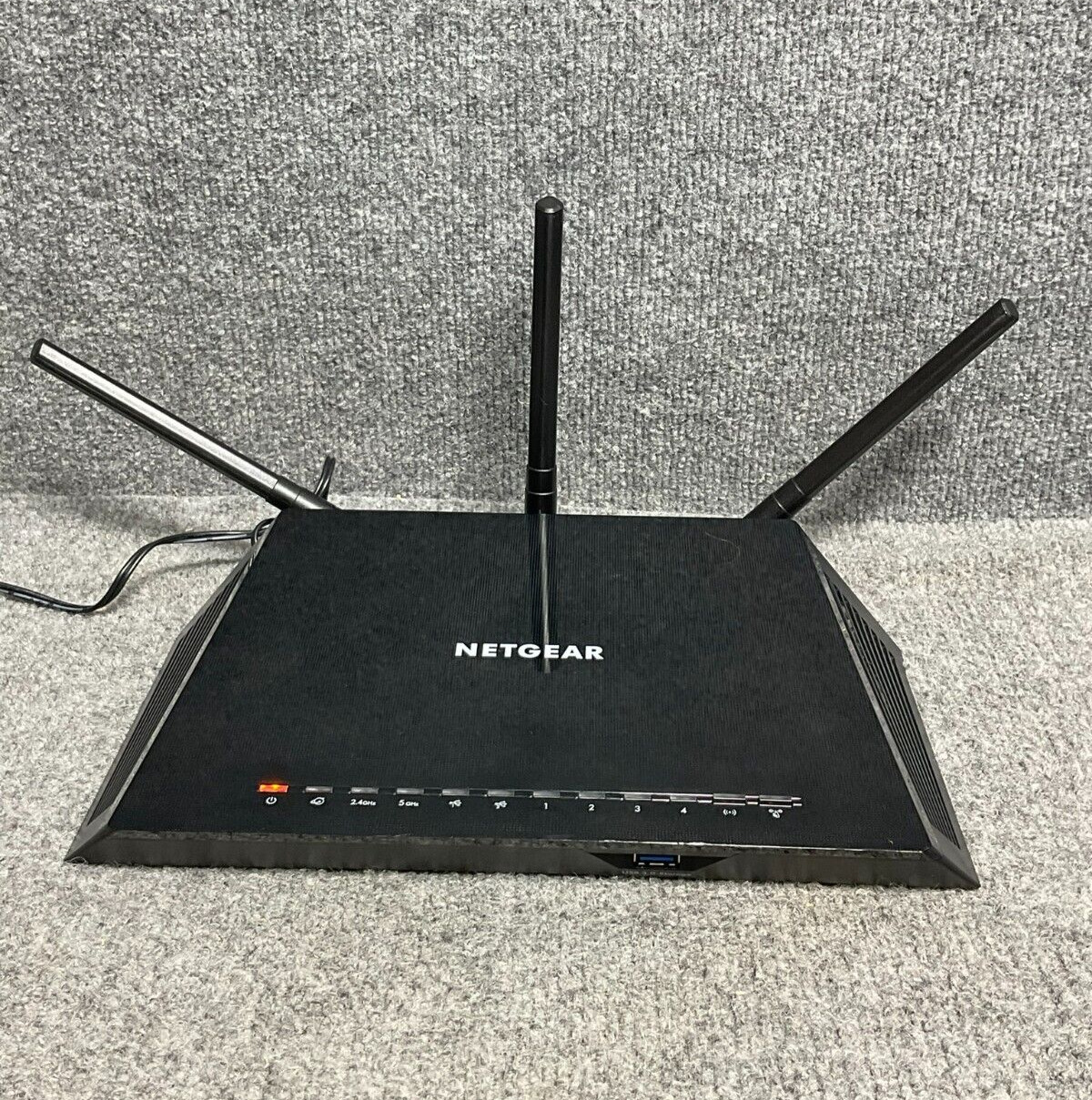 Smart Wi-Fi Router NETGEAR R6400v2 AC1750 4 Ports Dual Band in Black
