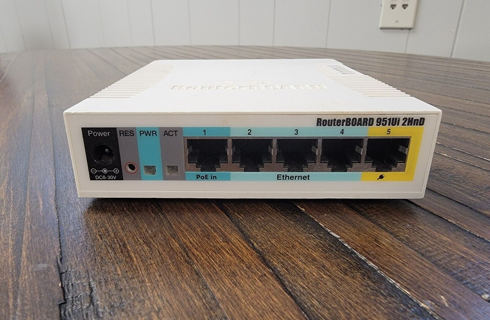 Mikrotik Router (RB951UI2HND)
