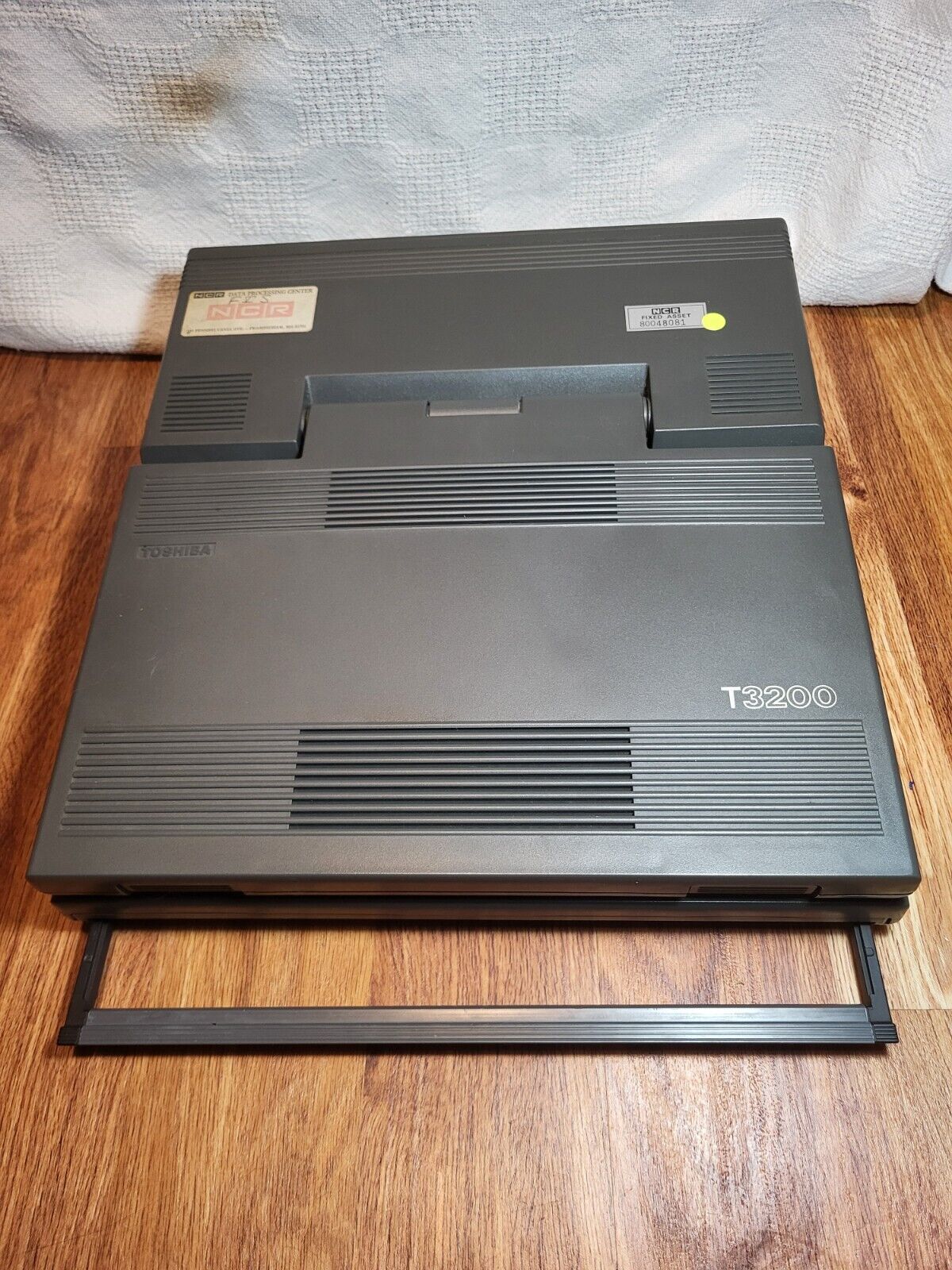 Vintage Toshiba T3200 System Unit Portable Computer Laptop Read