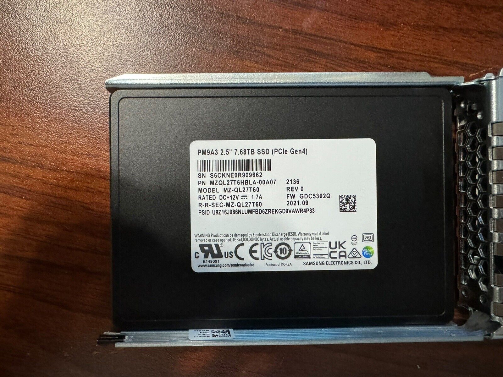 Samsung PM9A3 Series 7.68TB PCIe Gen4 NVMe U.2 2.5'' SSD MZ-QL27T60