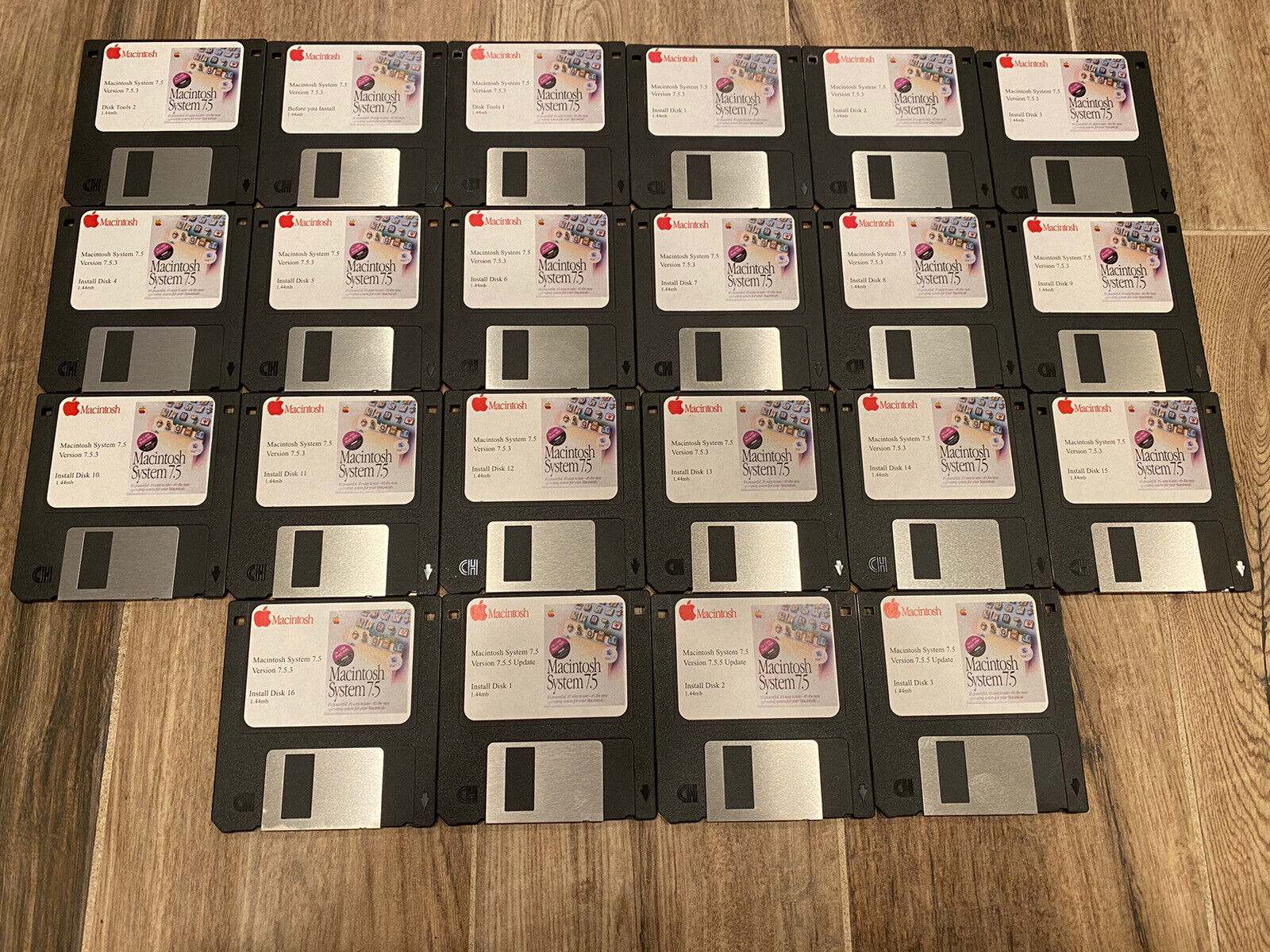 Vintage Apple Macintosh OS 7.5.3/7.5.5 on 22 Floppy Disks In Good Working Order