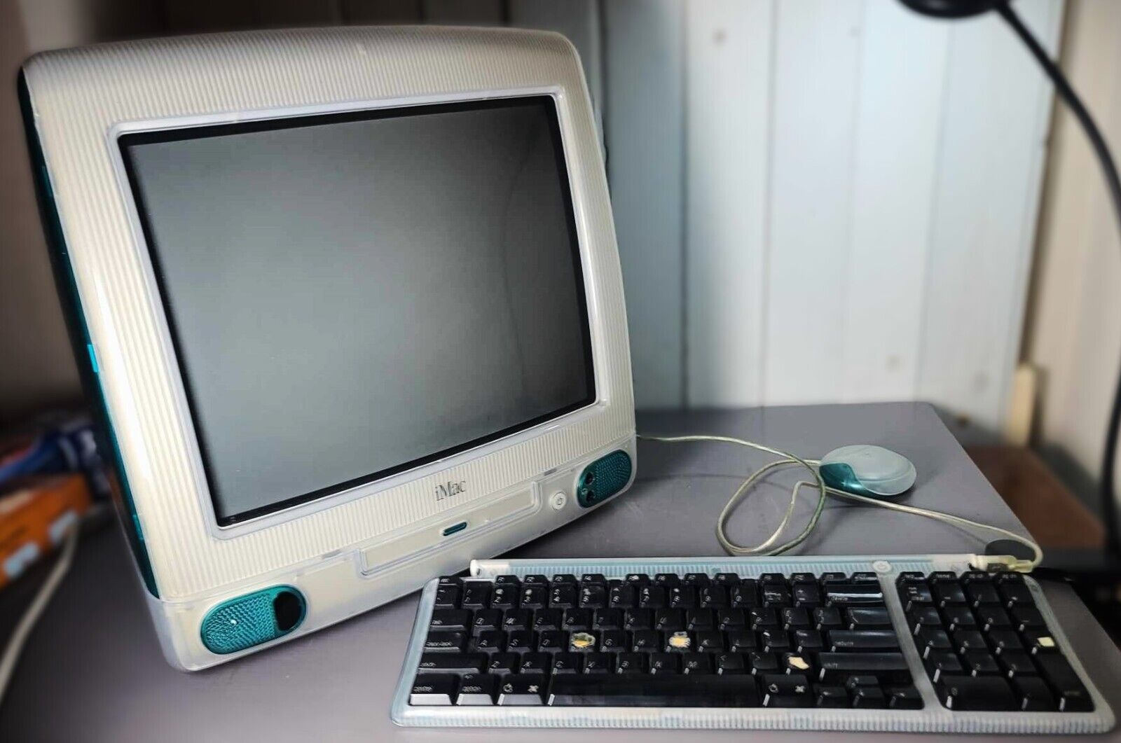 1998 Apple iMac G3 M6709LL/A Blue Computer / Monitor,  Puck mouse, Ikeyboard