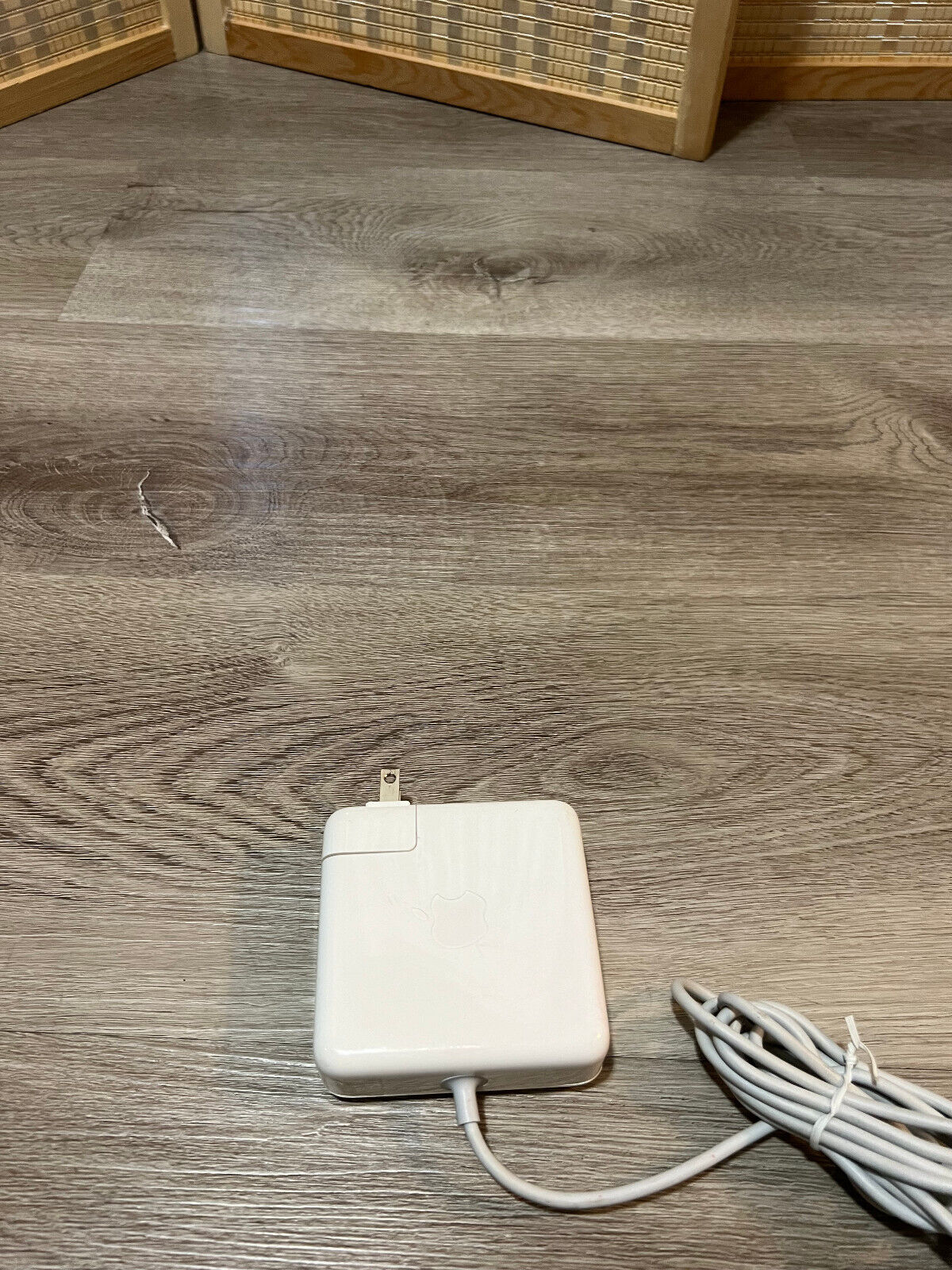 Apple (A1222) 85-Watt MagSafe  Power Adapter - White p61 OEM Genuine Original 34