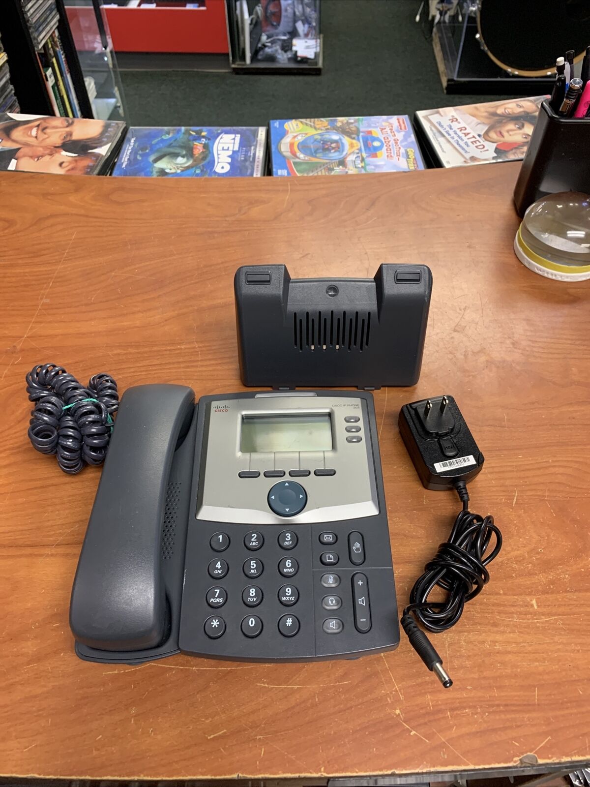 Cisco SPA303-G1 3 Line IP Phone with Display and PC Port *READ NOTES*