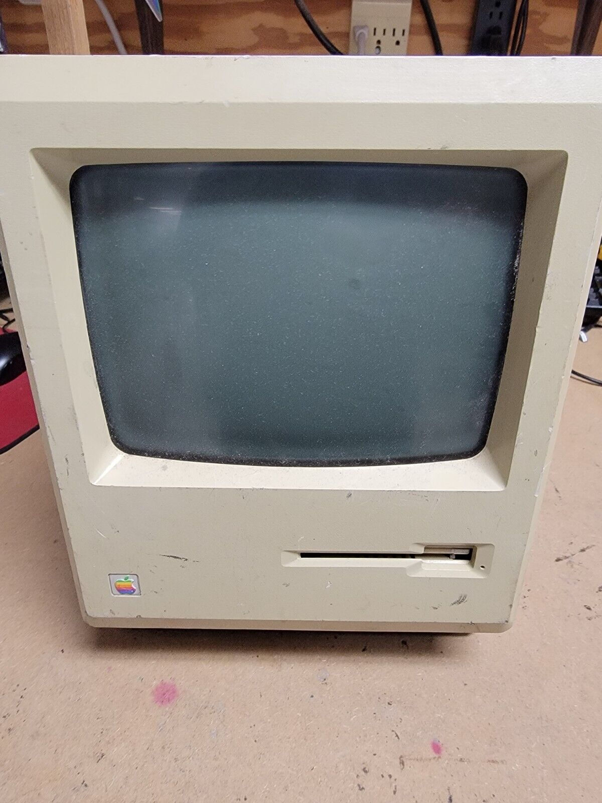 Vintage Apple Macintosh Plus 1MB Model M0001A - Powers on but no video