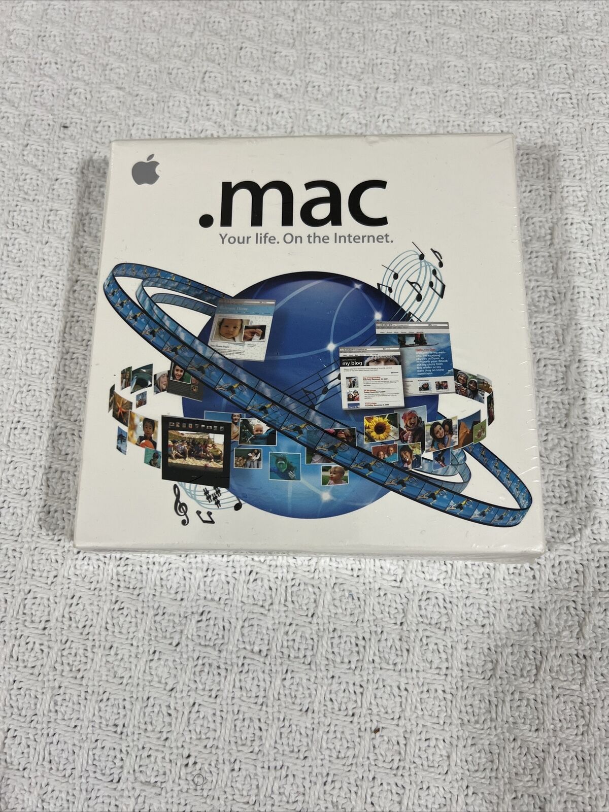Apple Mac 5.0 Retail Brand New MA927Z/A  Original Your Life. On The Internet