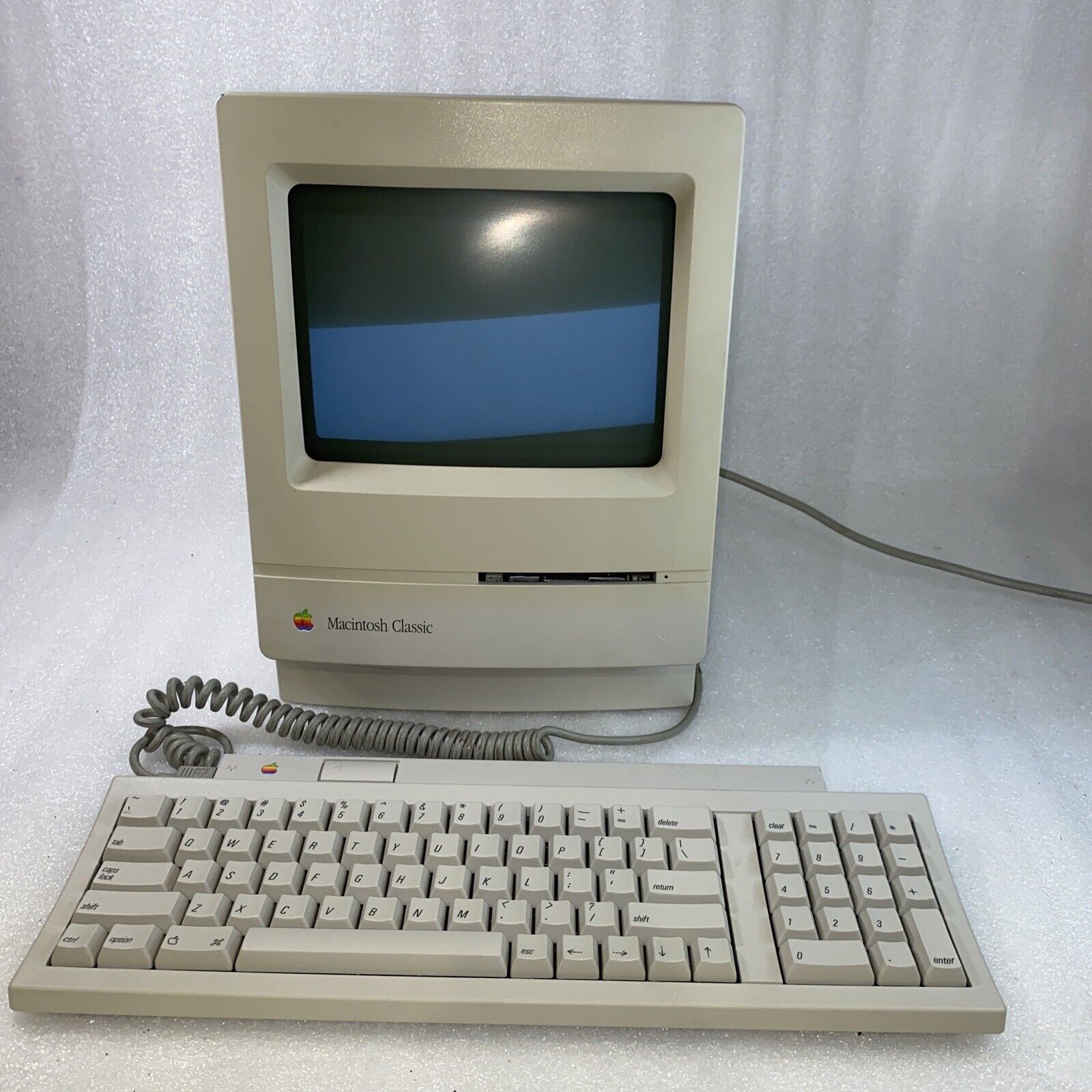 Apple Macintosh Classic Model M1420 Vintage Computer Powers Up/un-tested