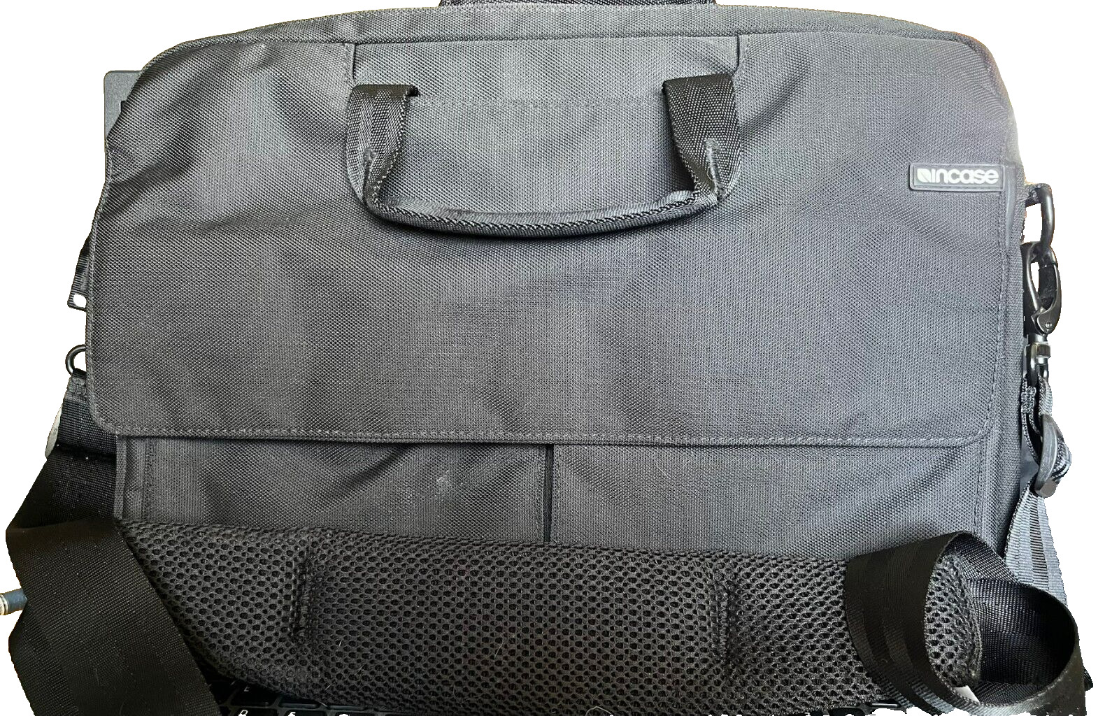Incase Notebook Laptop Computer Bag Shoulder Carrying Messenger 14” x 10” x 2”